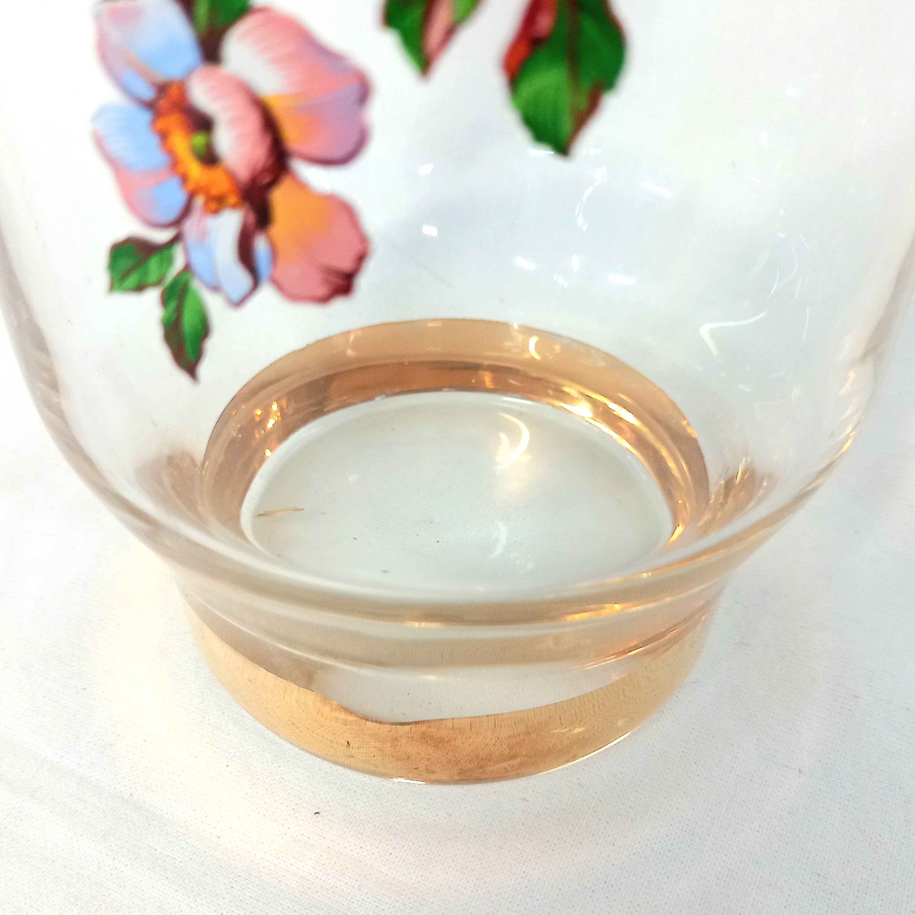 Voir photo 3 de Ancienne carafe en verre, vintage années 60, au motif floral émaillé Ancienne carafe en verre, vintage années 60, au motif floral émaillé Bon état reconditionné photo 3