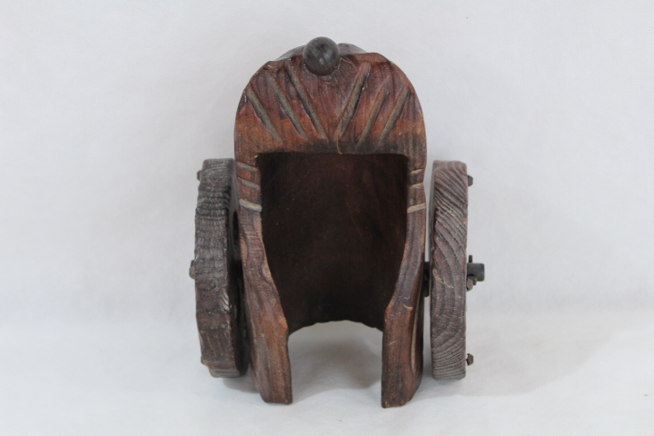 Voir photo 3 de Ancienne charrette espagnole en bois sculpté Ancienne charrette espagnole en bois sculpté Très bon état reconditionné photo 3