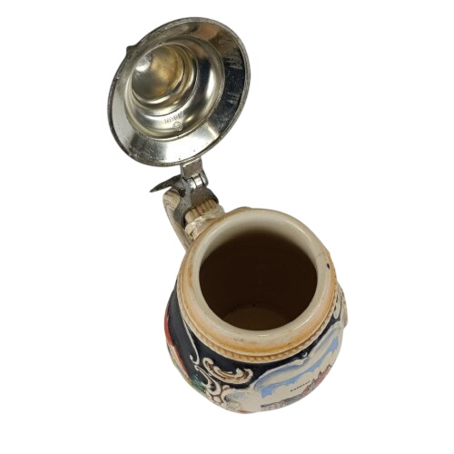 Acheter Ancienne chope à bière avec le couvercle en céramique Bon état - 10,50 € Ancienne chope à bière avec le couvercle en céramique Bon état reconditionné disponible sur Label Emmaüs