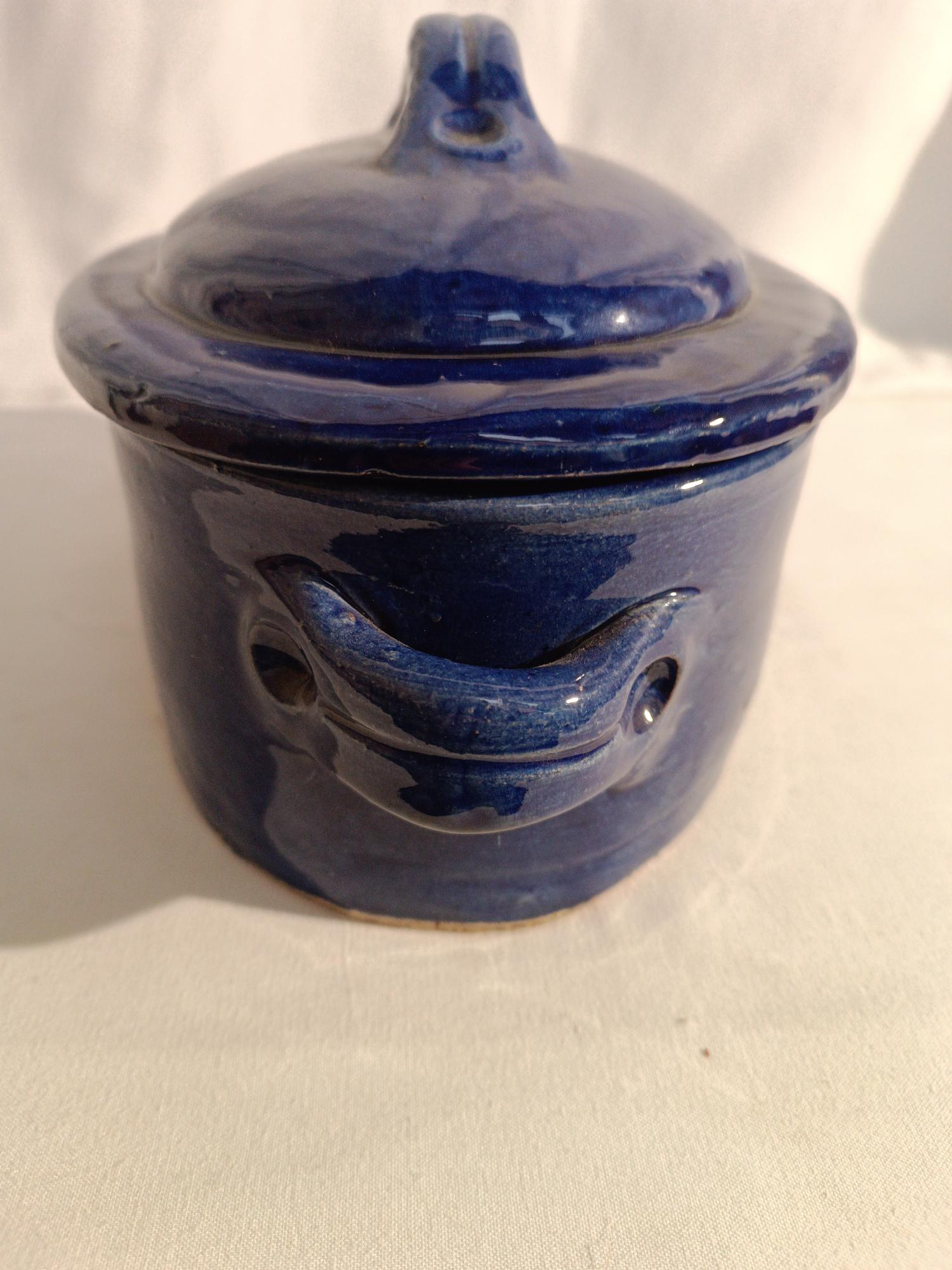 Voir photo 2 de Ancienne cocotte, marmite en terre cuite bleue Ancienne cocotte, marmite en terre cuite bleue Bon état reconditionné photo 2