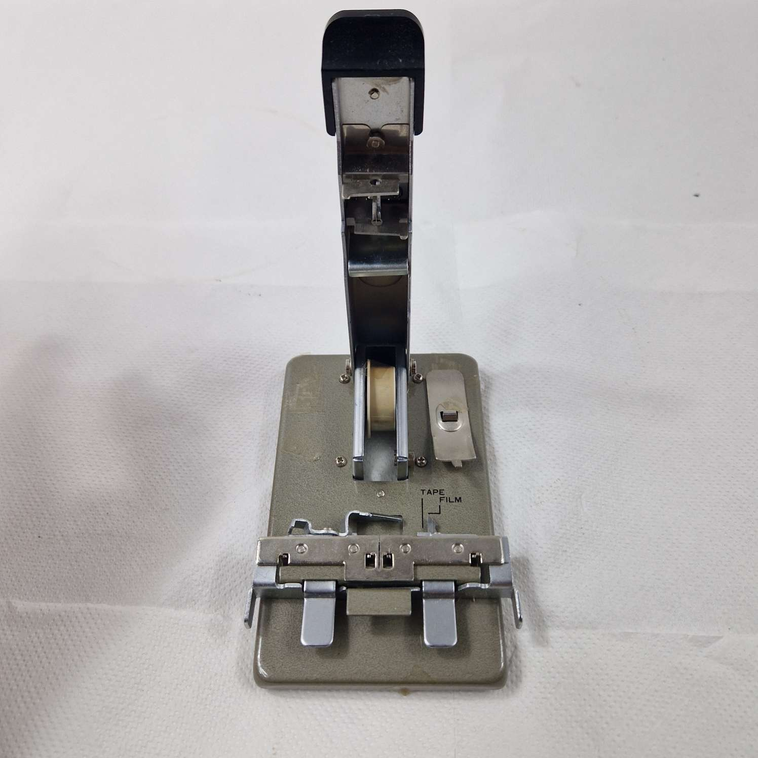 Voir photo 2 de Ancienne colleuse Fujica Splicer Single 8 Ancienne colleuse Fujica Splicer Single 8 Très bon état reconditionné photo 2