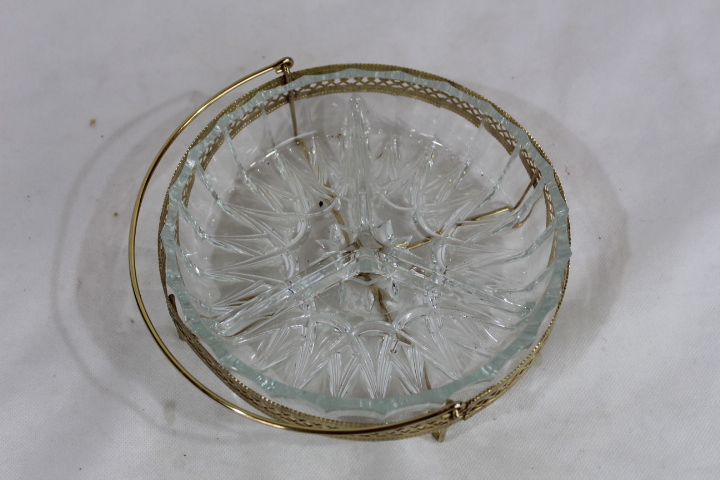 Voir photo 3 de Ancienne coupelle amuse bouche apéritif doré cuisine art de la table panier Ancienne coupelle amuse bouche apéritif doré cuisine art de la table panier Très bon état reconditionné photo 3