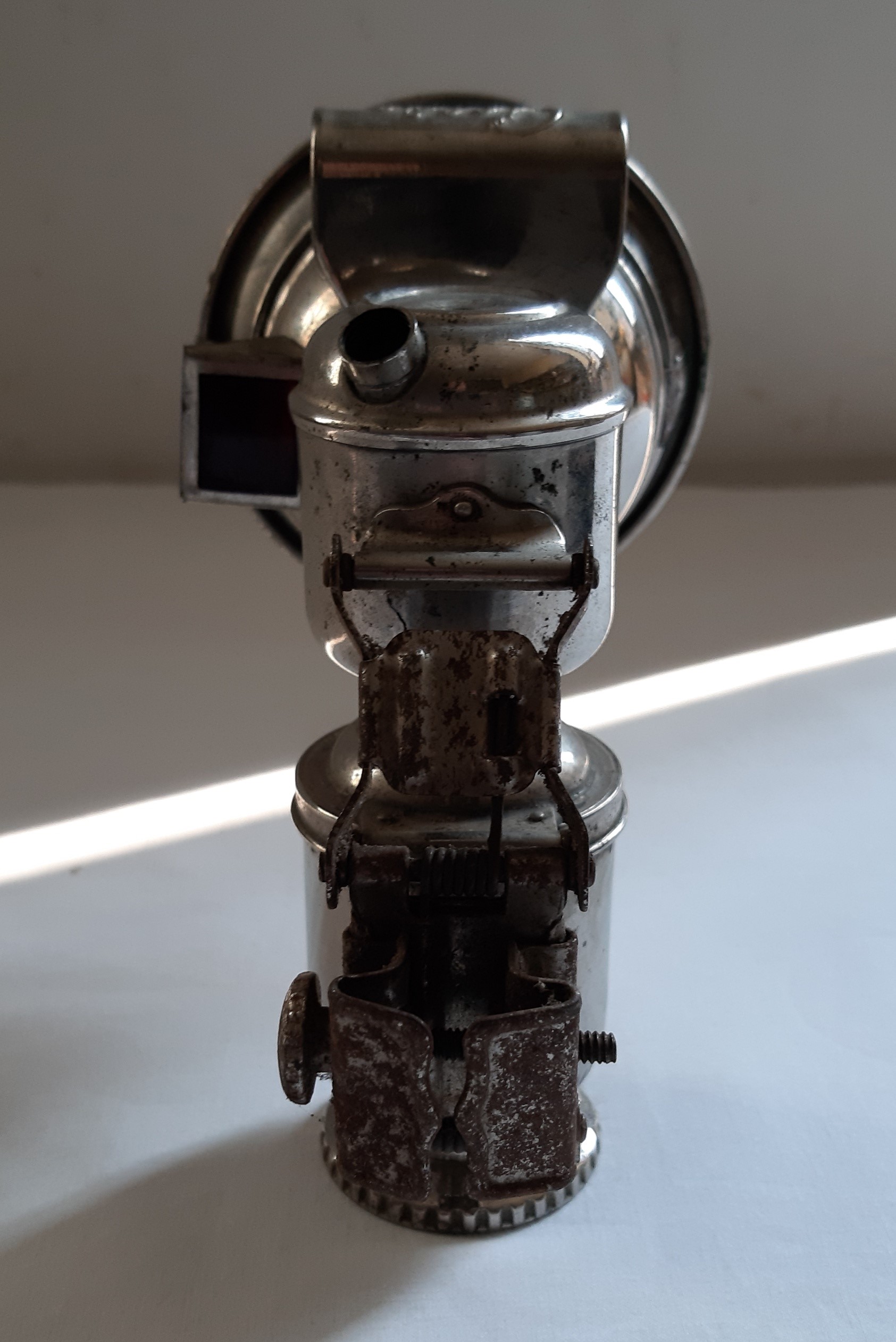 Voir photo 4 de Ancienne lampe de vélo CICCA, à carbure en métal, début du XIXe siècle Ancienne lampe de vélo CICCA, à carbure en métal, début du XIXe siècle Bon état reconditionné photo 4