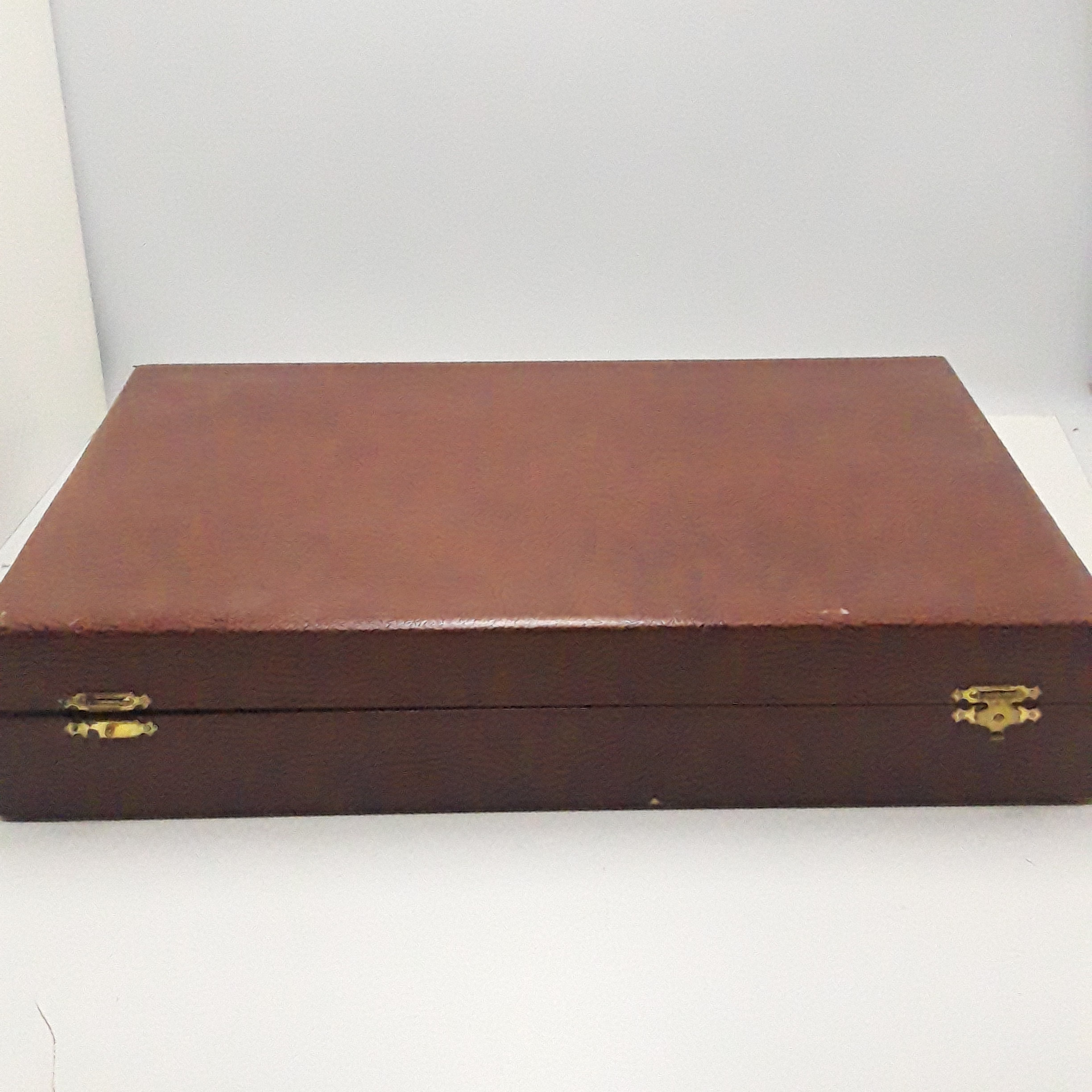 Voir photo 5 de Ancienne ménagère en métal argenté – Coffret 39 pièces Ancienne ménagère en métal argenté – Coffret 39 pièces Bon état reconditionné photo 5