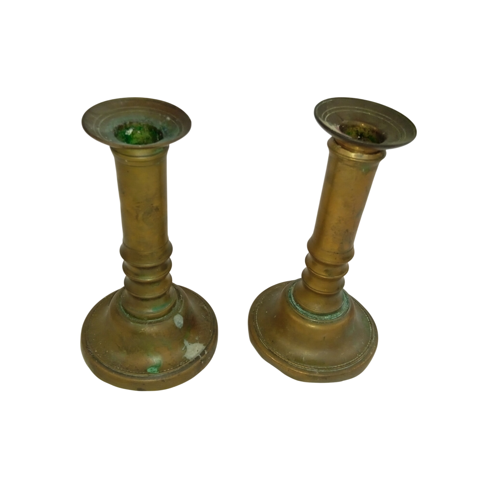 Ancienne Paire de chandeliers, bougeoirs en cuivre fin XIXème - 28,00 € Ancienne Paire de chandeliers, bougeoirs en cuivre fin XIXème reconditionné disponible sur Label Emmaüs