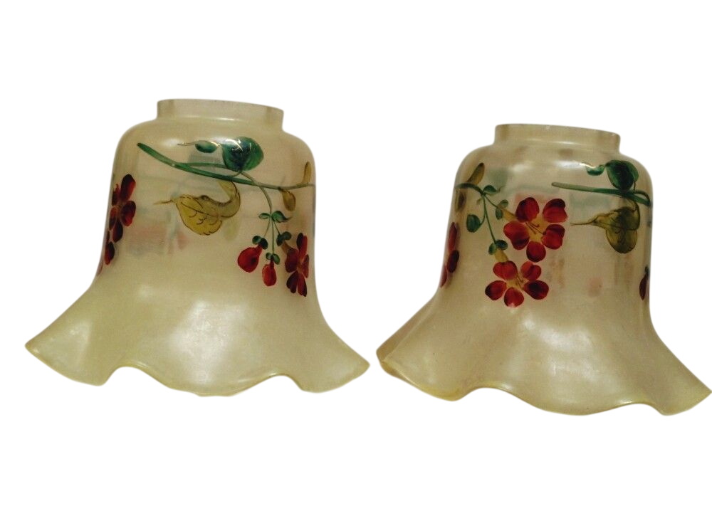 Ancienne paire de tulipe pour lampe à pétrole, en verre givré et émaillé, art nouveau. - 85,00 € Ancienne paire de tulipe pour lampe à pétrole, en verre givré et émaillé, art nouveau. reconditionné disponible sur Label Emmaüs
