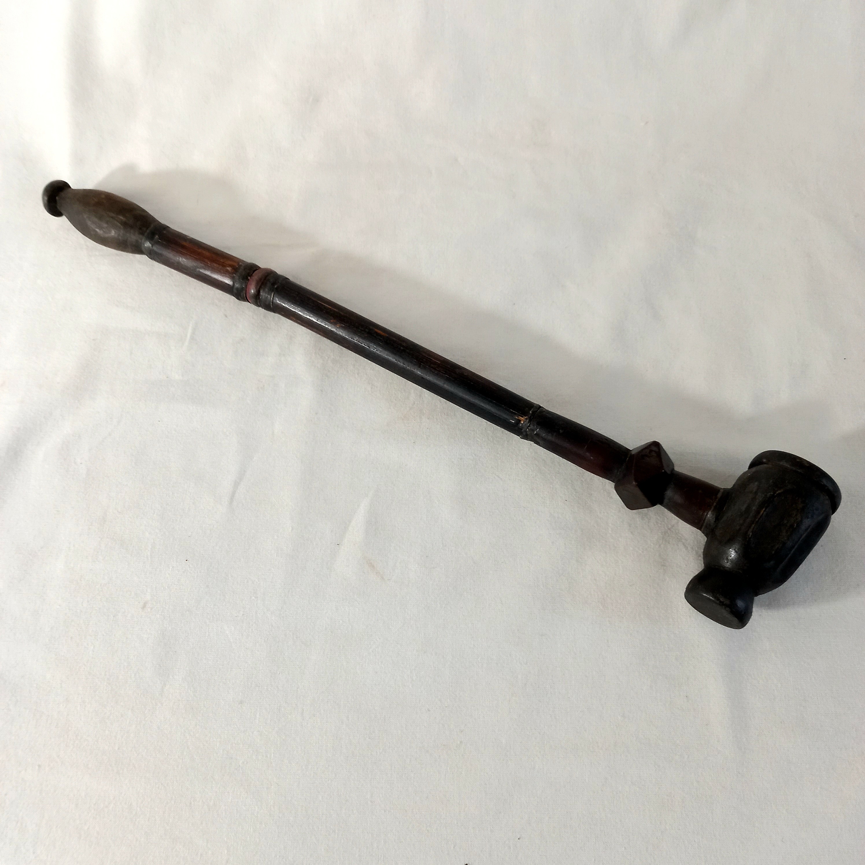Voir photo 5 de Ancienne pipe en bois tourné, à long tuyau, à foyer métallique, de 40 centimètres Ancienne pipe en bois tourné, à long tuyau, à foyer métallique, de 40 centimètres reconditionné photo 5