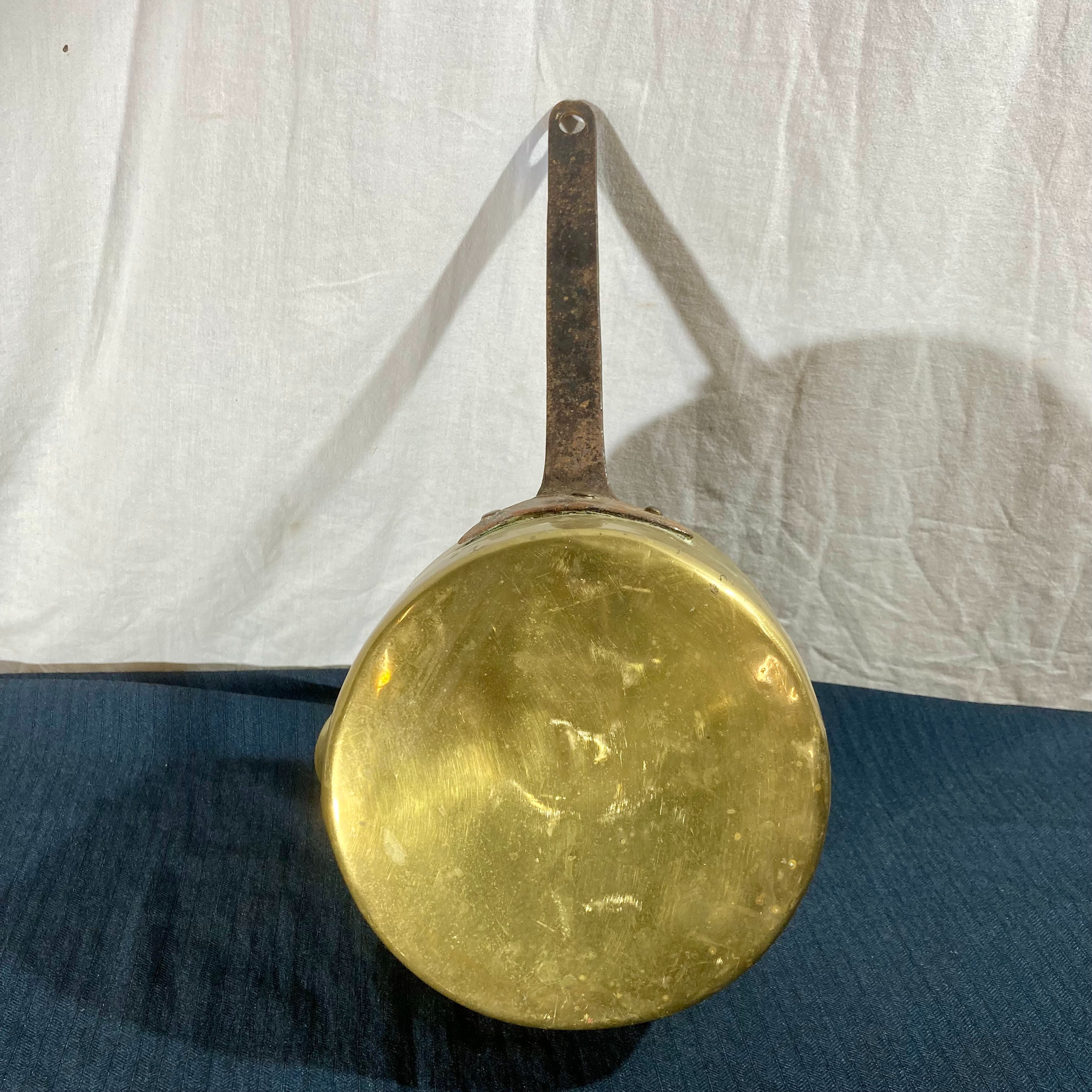 Voir photo 2 de Ancienne Poêle à Sucre / Confiturier en Laiton et Fer Forgé - Objet de Charme Ancienne Poêle à Sucre / Confiturier en Laiton et Fer Forgé - Objet de Charme Bon état reconditionné photo 2