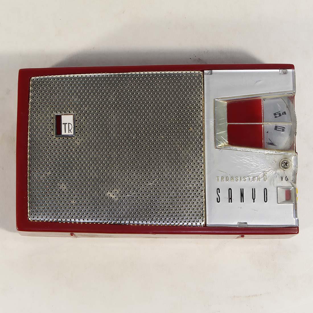 Ancienne radio de poche Sanyo État correct - 18,00 € Ancienne radio de poche Sanyo État correct reconditionné disponible sur Label Emmaüs