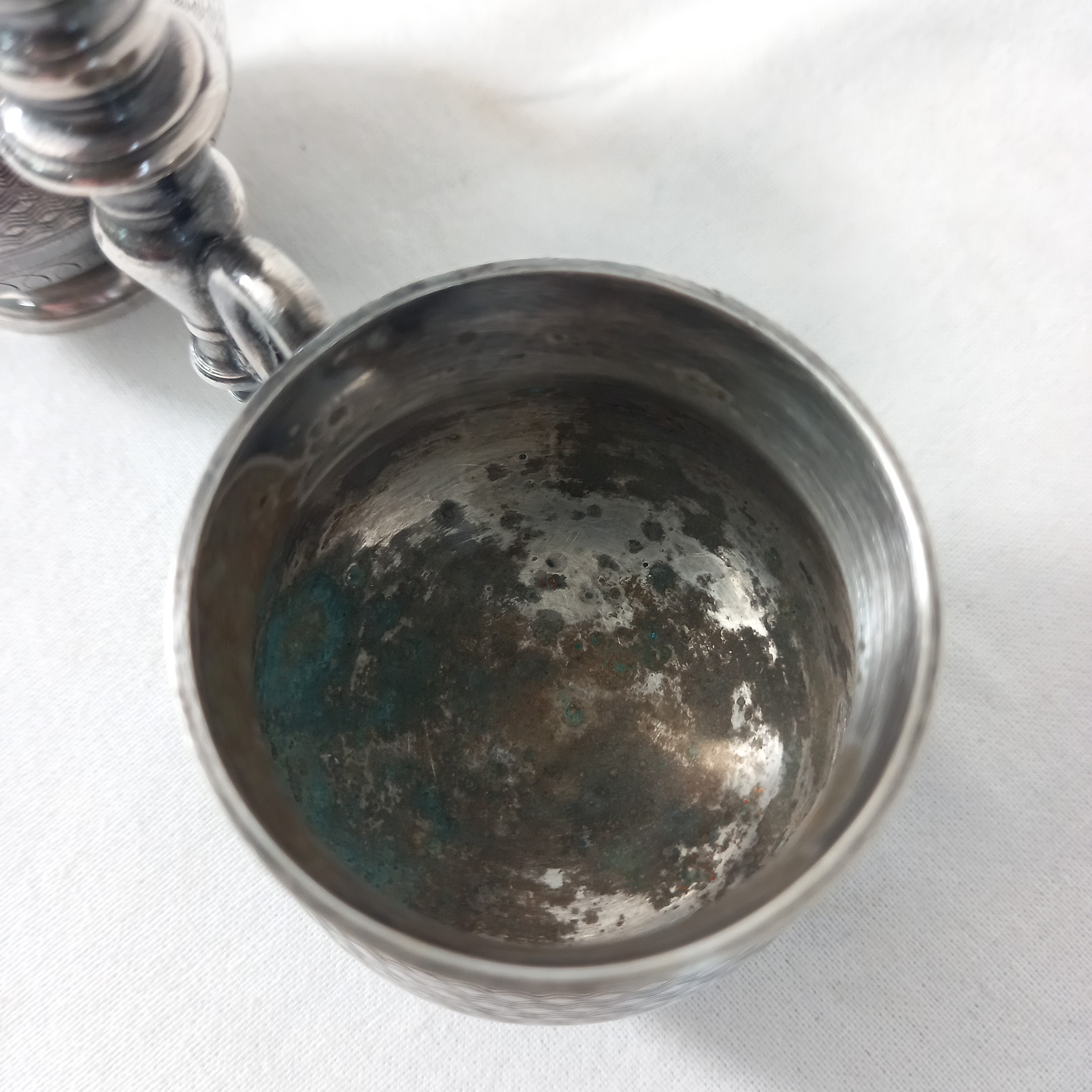 Voir photo 12 de Ancienne salière et poivrière en métal argenté, de marque Ralphen Ancienne salière et poivrière en métal argenté, de marque Ralphen État correct reconditionné photo 12