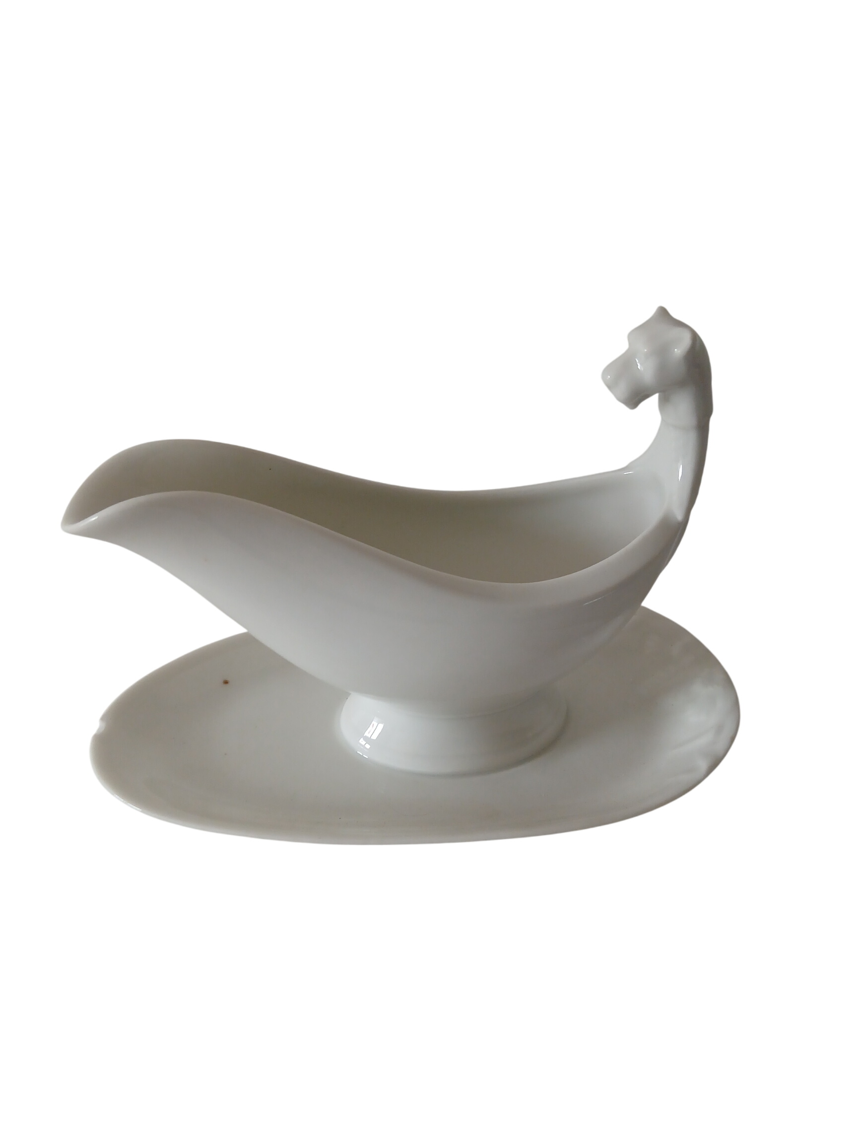Acheter Ancienne saucière blanche en porcelaine à décor de tête de lionne. Bon état - 10,00 € Ancienne saucière blanche en porcelaine à décor de tête de lionne. Bon état reconditionné disponible sur Label Emmaüs