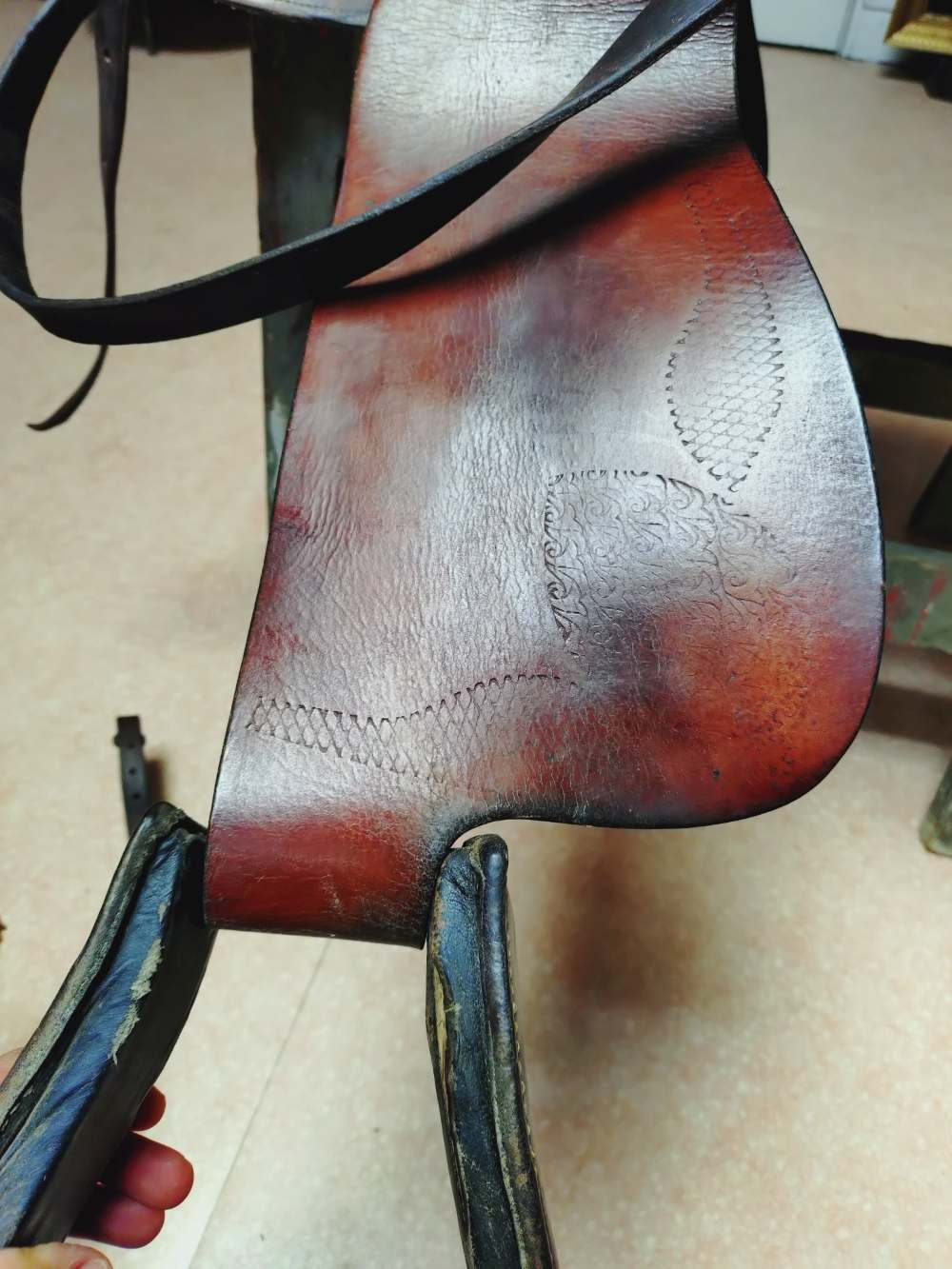 Voir photo 12 de Ancienne selle américaine en cuir fait à la main. Selle western. À retirer en boutique, Millau. Ancienne selle américaine en cuir fait à la main. Selle western. À retirer en boutique, Millau. Bon état reconditionné photo 12