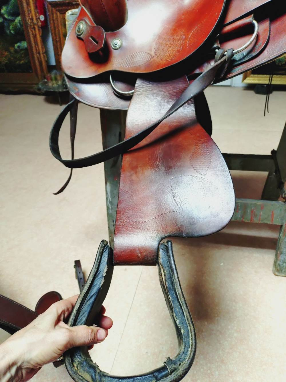 Voir photo 13 de Ancienne selle américaine en cuir fait à la main. Selle western. À retirer en boutique, Millau. Ancienne selle américaine en cuir fait à la main. Selle western. À retirer en boutique, Millau. Bon état reconditionné photo 13