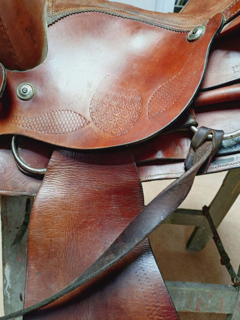 Voir photo 14 de Ancienne selle américaine en cuir fait à la main. Selle western. À retirer en boutique, Millau. Ancienne selle américaine en cuir fait à la main. Selle western. À retirer en boutique, Millau. Bon état reconditionné photo 14