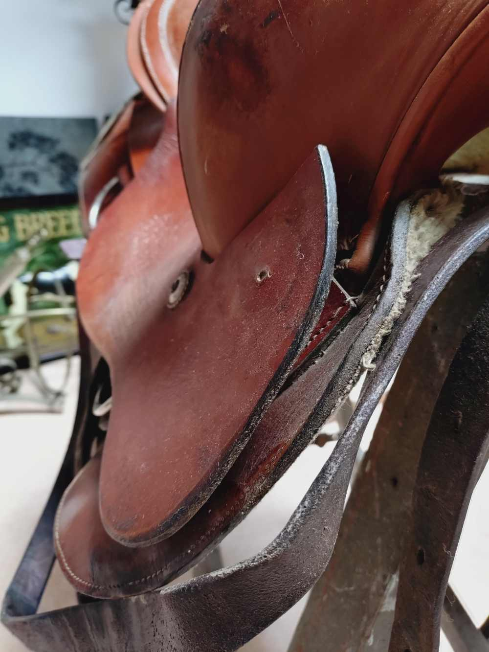 Voir photo 17 de Ancienne selle américaine en cuir fait à la main. Selle western. À retirer en boutique, Millau. Ancienne selle américaine en cuir fait à la main. Selle western. À retirer en boutique, Millau. Bon état reconditionné photo 17