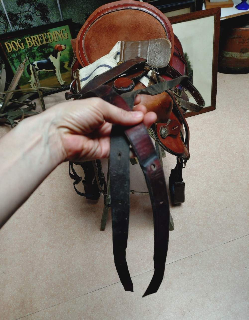 Voir photo 2 de Ancienne selle américaine en cuir fait à la main. Selle western. À retirer en boutique, Millau. Ancienne selle américaine en cuir fait à la main. Selle western. À retirer en boutique, Millau. Bon état reconditionné photo 2