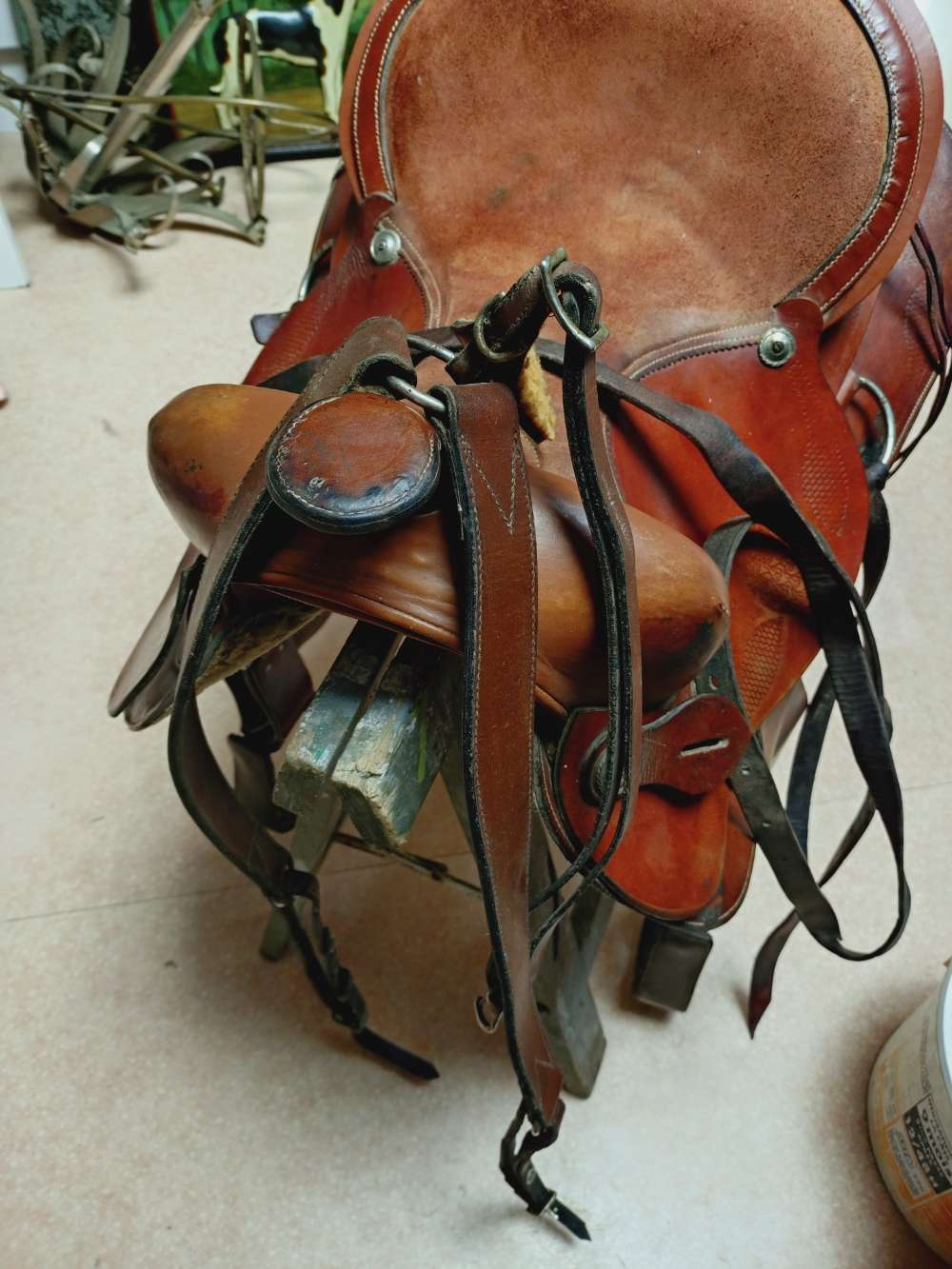 Voir photo 20 de Ancienne selle américaine en cuir fait à la main. Selle western. À retirer en boutique, Millau. Ancienne selle américaine en cuir fait à la main. Selle western. À retirer en boutique, Millau. Bon état reconditionné photo 20