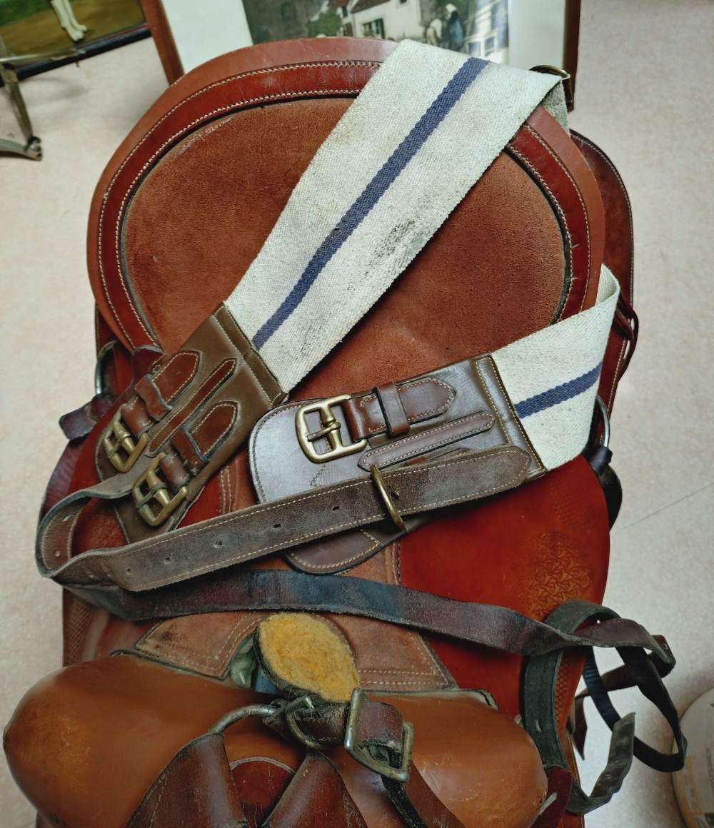 Voir photo 21 de Ancienne selle américaine en cuir fait à la main. Selle western. À retirer en boutique, Millau. Ancienne selle américaine en cuir fait à la main. Selle western. À retirer en boutique, Millau. Bon état reconditionné photo 21