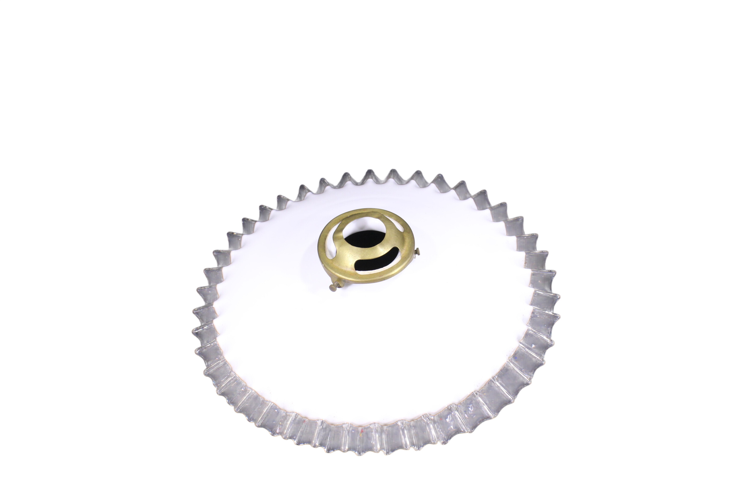 Ancienne suspension en opaline - Années 60/70 Bon état - 15,00 € Ancienne suspension en opaline - Années 60/70 Bon état reconditionné disponible sur Label Emmaüs