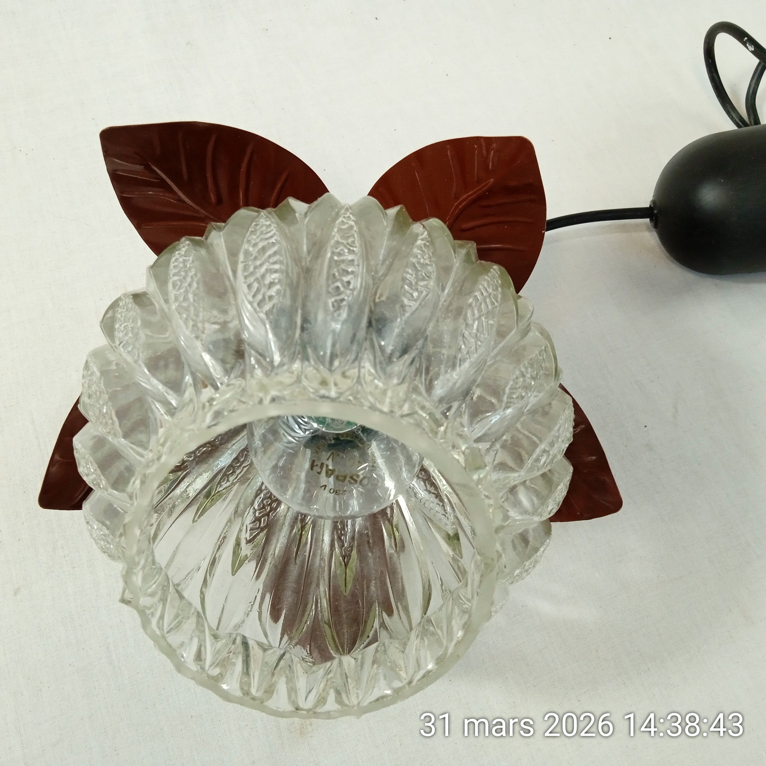 Voir photo 2 de Ancienne suspension verre vintage feuilles métal Ancienne suspension verre vintage feuilles métal Très bon état reconditionné photo 2