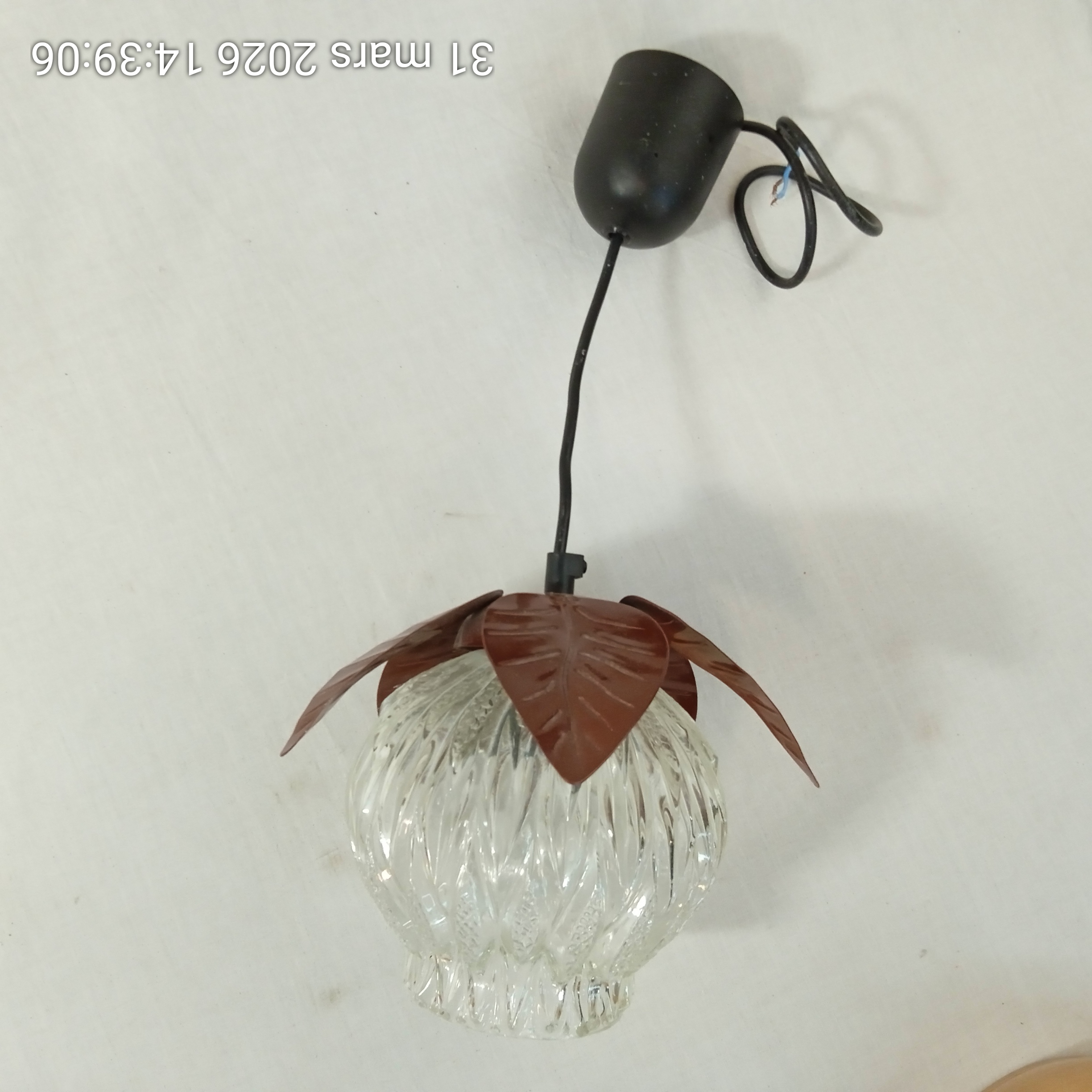 Voir photo 3 de Ancienne suspension verre vintage feuilles métal Ancienne suspension verre vintage feuilles métal Très bon état reconditionné photo 3