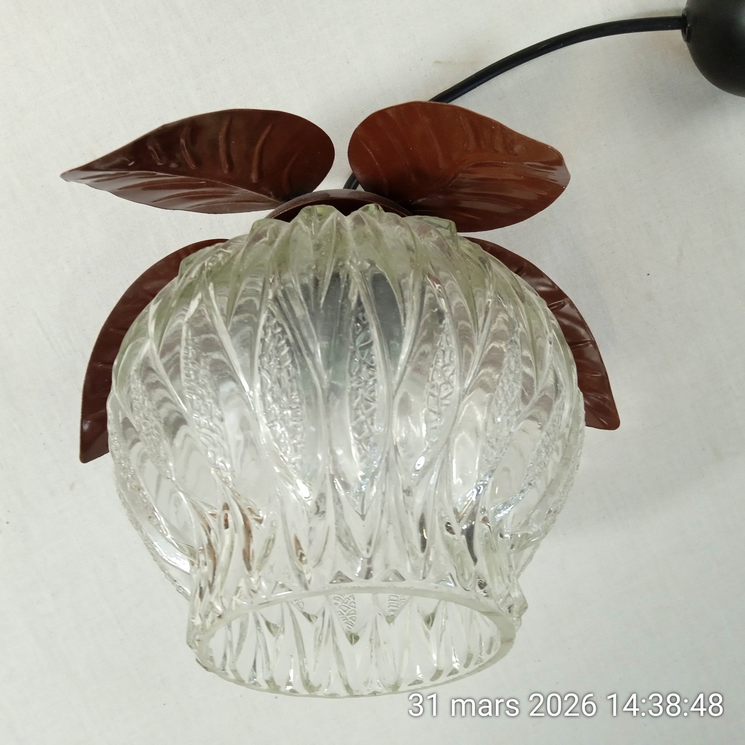 Voir photo 5 de Ancienne suspension verre vintage feuilles métal Ancienne suspension verre vintage feuilles métal Très bon état reconditionné photo 5