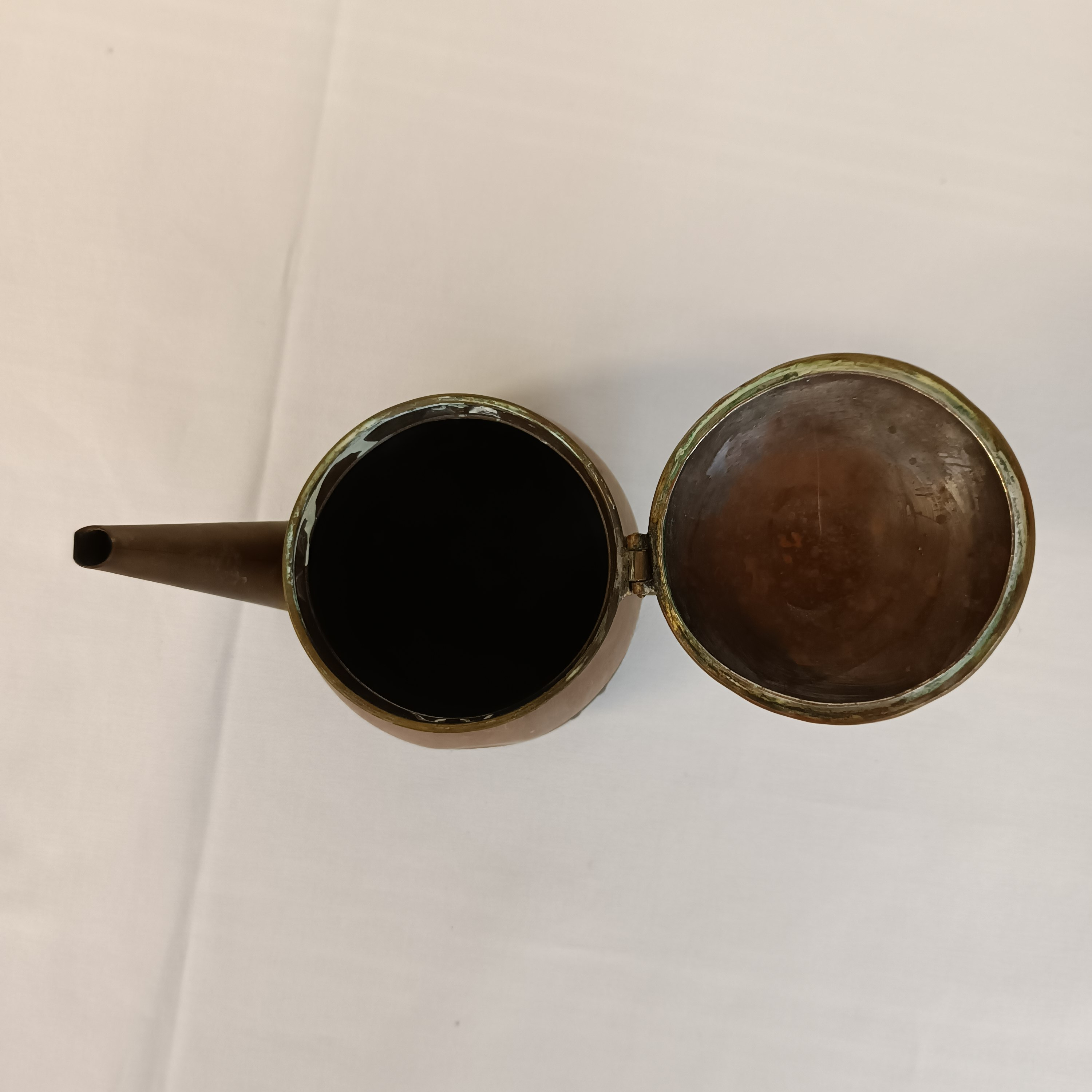 Voir photo 4 de Ancienne Théière ou Cafetière en laiton / cuivre, signé BME J&C Ancienne Théière ou Cafetière en laiton / cuivre, signé BME J&C État correct reconditionné photo 4