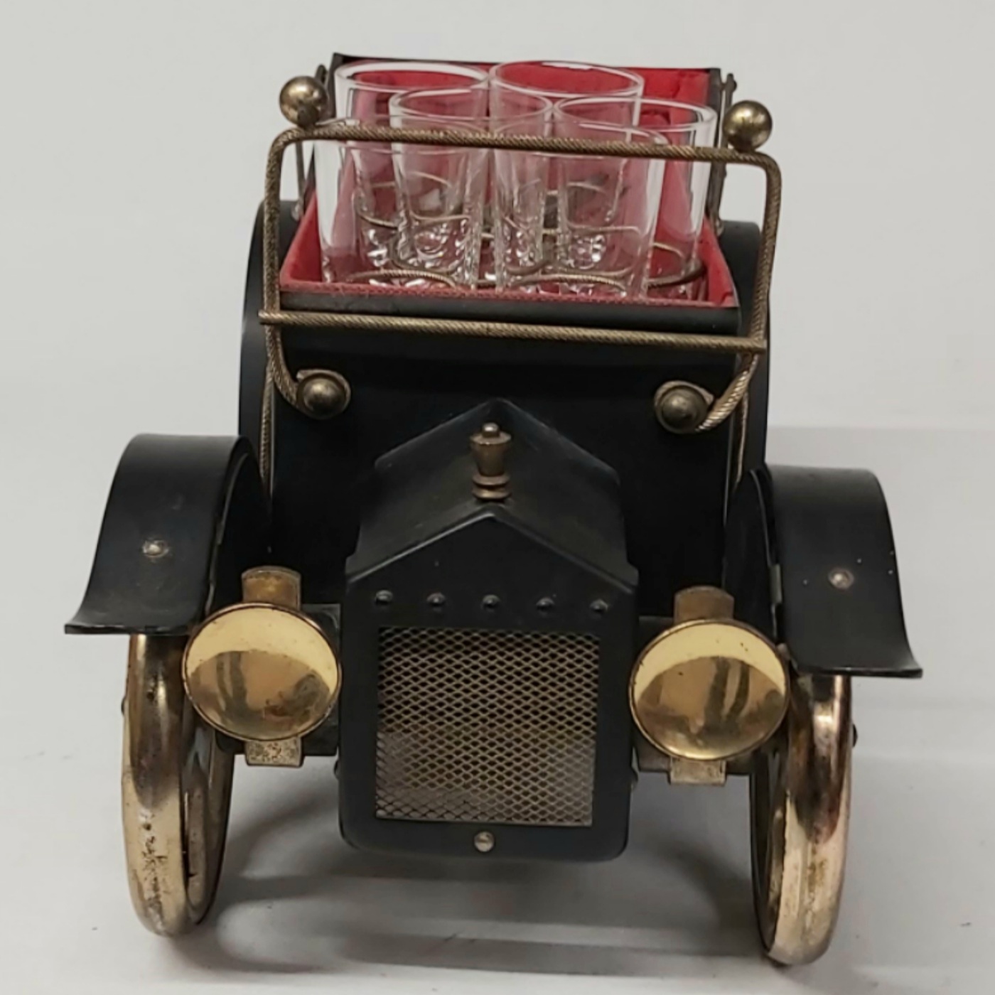 Acheter Ancienne voiture -service à liqueur musicale Bon état - 10,00 € Ancienne voiture -service à liqueur musicale Bon état reconditionné disponible sur Label Emmaüs