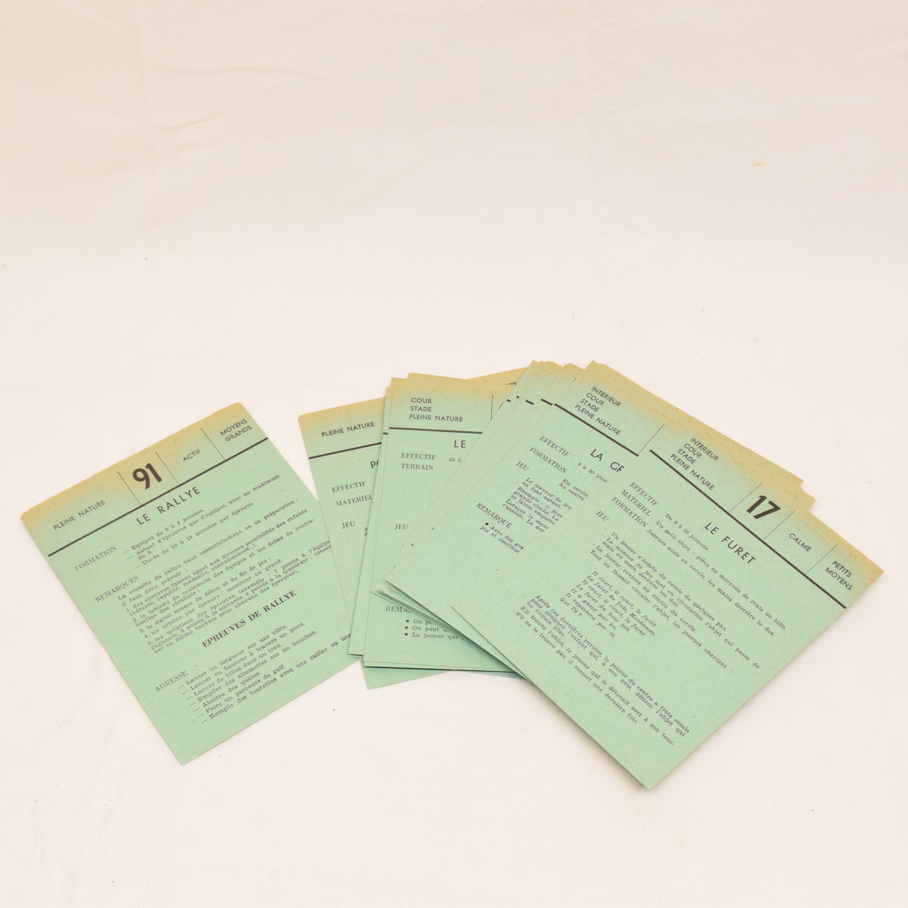 Voir photo 3 de Anciennes fiches de jeux le fichier des Francs et Franches Camarade FFC de 1961 Anciennes fiches de jeux le fichier des Francs et Franches Camarade FFC de 1961 État correct reconditionné photo 3