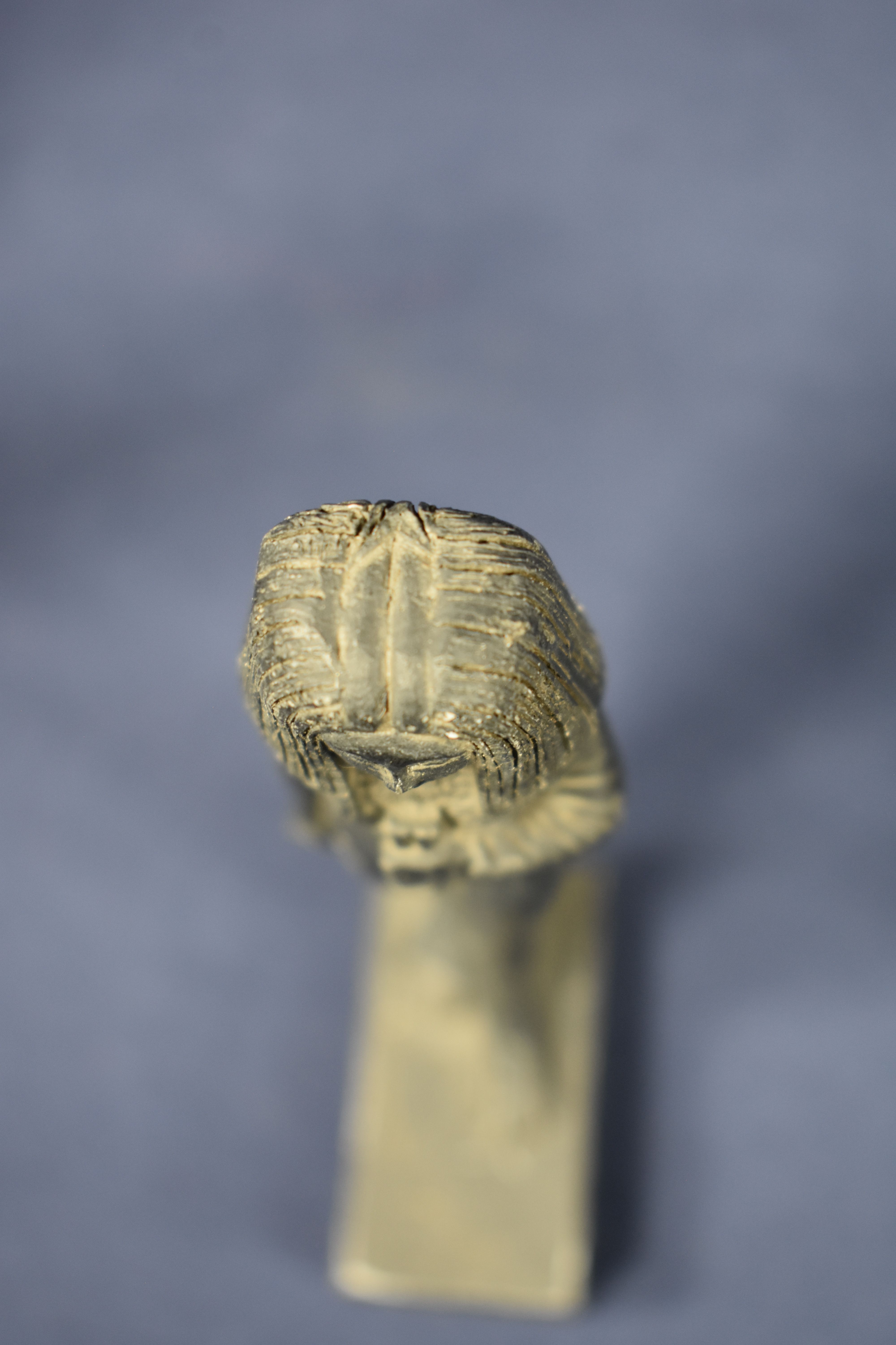 Voir photo 13 de Antiquité Egyptienne : 5 copies en résine noire de représentation féminines buste de la princesse d'Amarna de la Dame Touy, de Maât assise, Isis implorant et Sekhmet. A noter la grande finesse du moulage, hauteur 19.5 cm. Antiquité Egyptienne : 5 copies en résine noire de représentation féminines buste de la princesse d'Amarna de la Dame Touy, de Maât assise, Isis implorant et Sekhmet. A noter la grande finesse du moulage, hauteur 19.5 cm. Bon état reconditionné photo 13