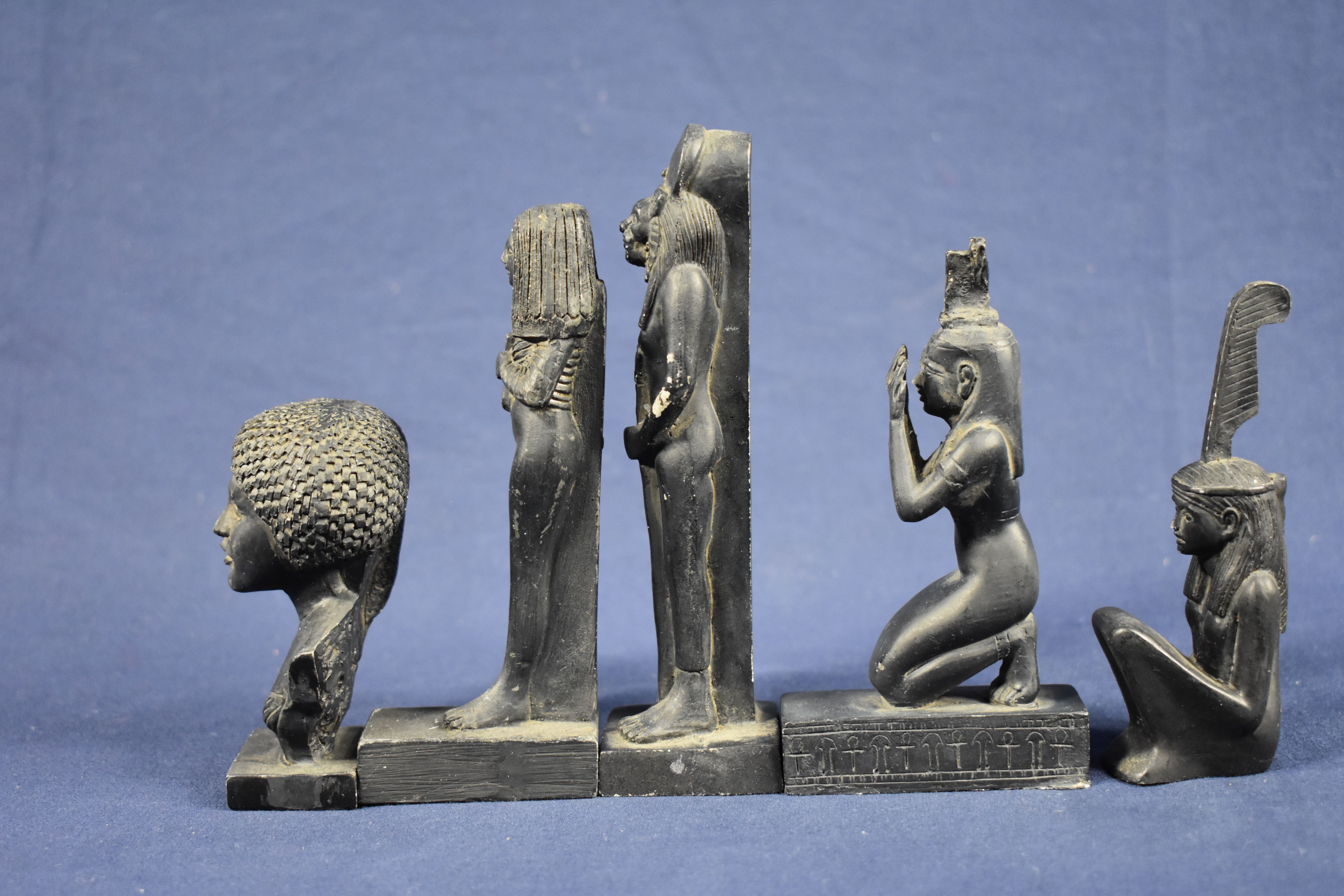 Voir photo 3 de Antiquité Egyptienne : 5 copies en résine noire de représentation féminines buste de la princesse d'Amarna de la Dame Touy, de Maât assise, Isis implorant et Sekhmet. A noter la grande finesse du moulage, hauteur 19.5 cm. Antiquité Egyptienne : 5 copies en résine noire de représentation féminines buste de la princesse d'Amarna de la Dame Touy, de Maât assise, Isis implorant et Sekhmet. A noter la grande finesse du moulage, hauteur 19.5 cm. Bon état reconditionné photo 3