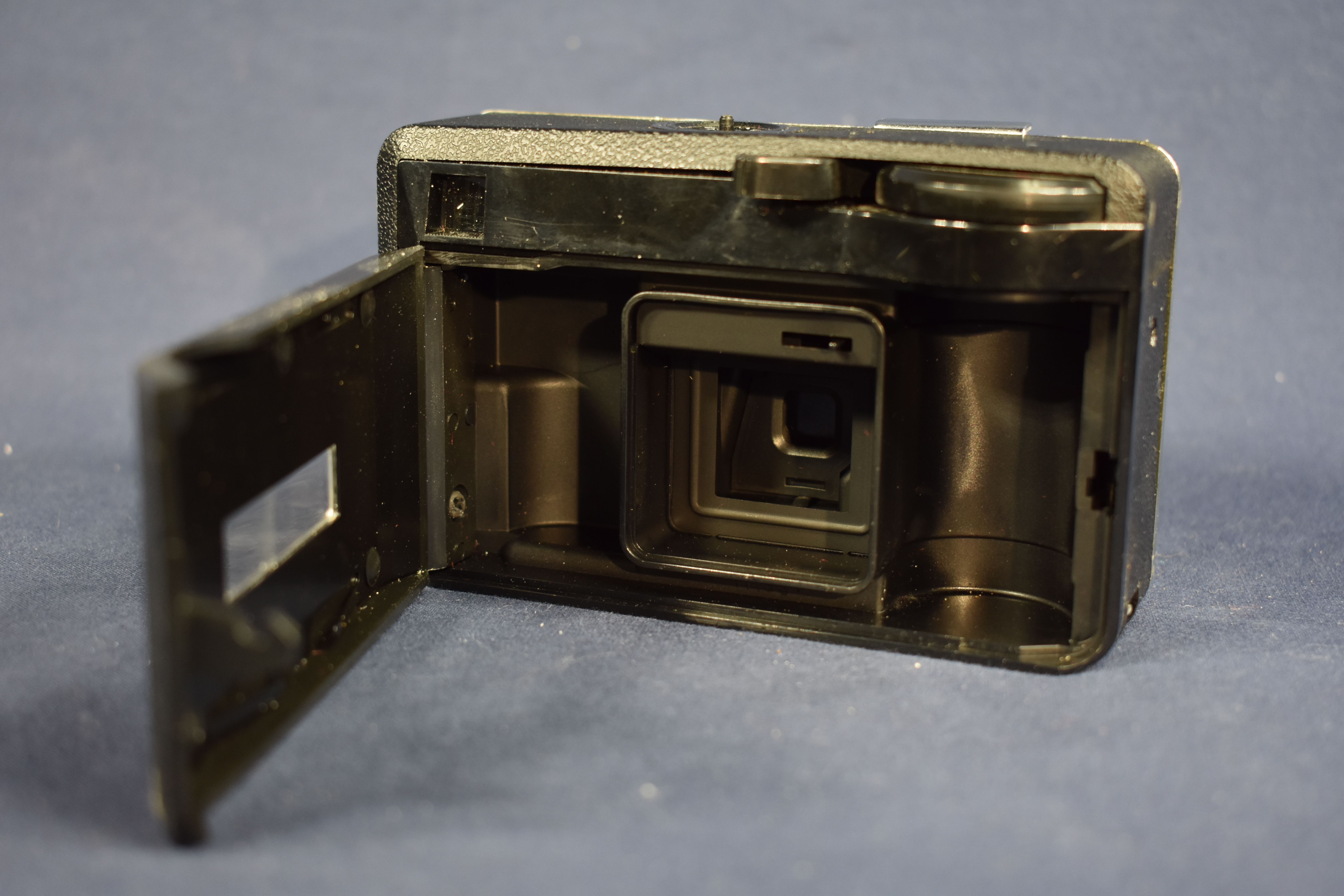 Voir photo 3 de Appareil KODAK Instamatic 177 X, dans sa housse d'origine, longueur 12 et hauteur 10 cm. Appareil KODAK Instamatic 177 X, dans sa housse d'origine, longueur 12 et hauteur 10 cm. Bon état reconditionné photo 3