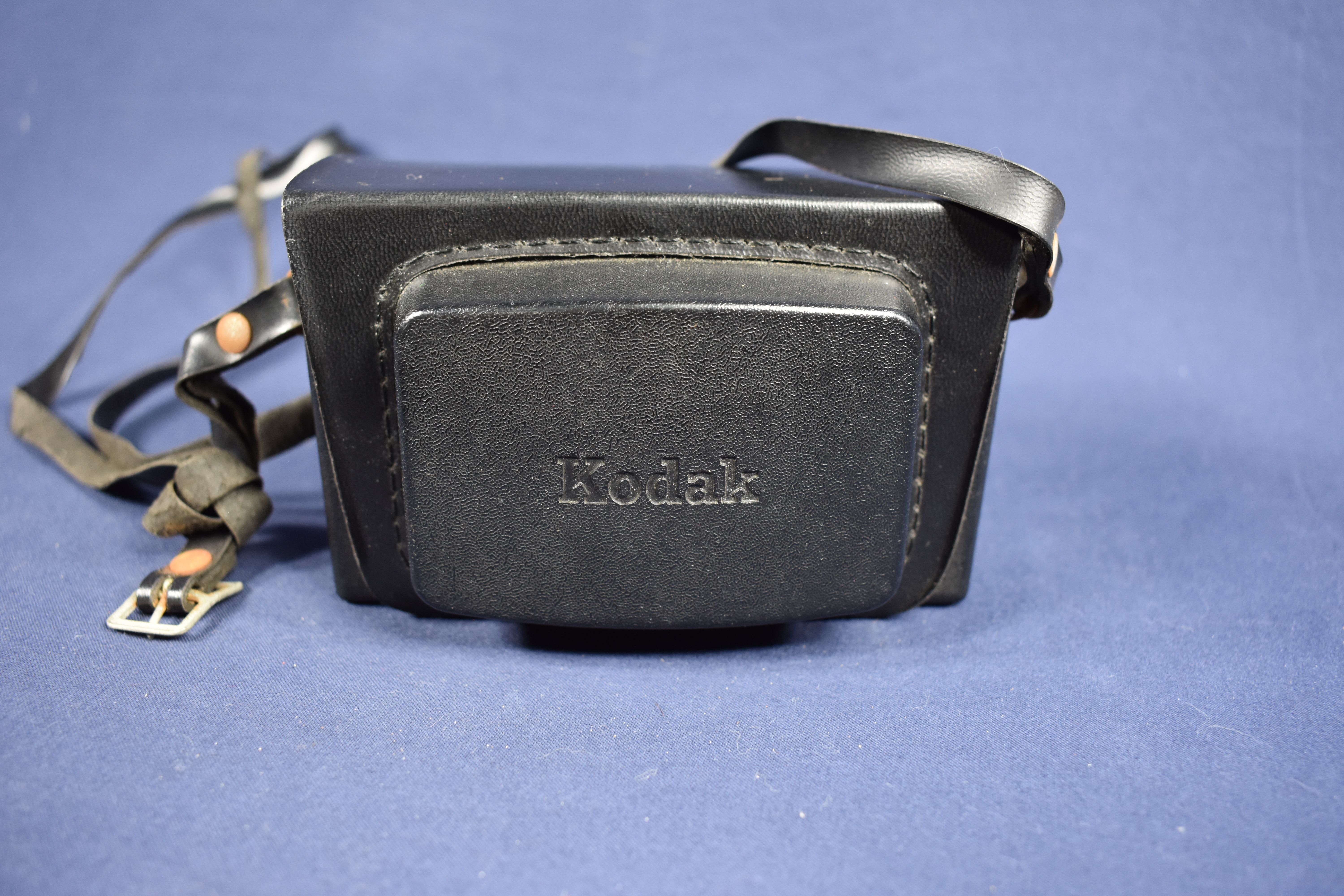 Voir photo 4 de Appareil KODAK Instamatic 177 X, dans sa housse d'origine, longueur 12 et hauteur 10 cm. Appareil KODAK Instamatic 177 X, dans sa housse d'origine, longueur 12 et hauteur 10 cm. Bon état reconditionné photo 4