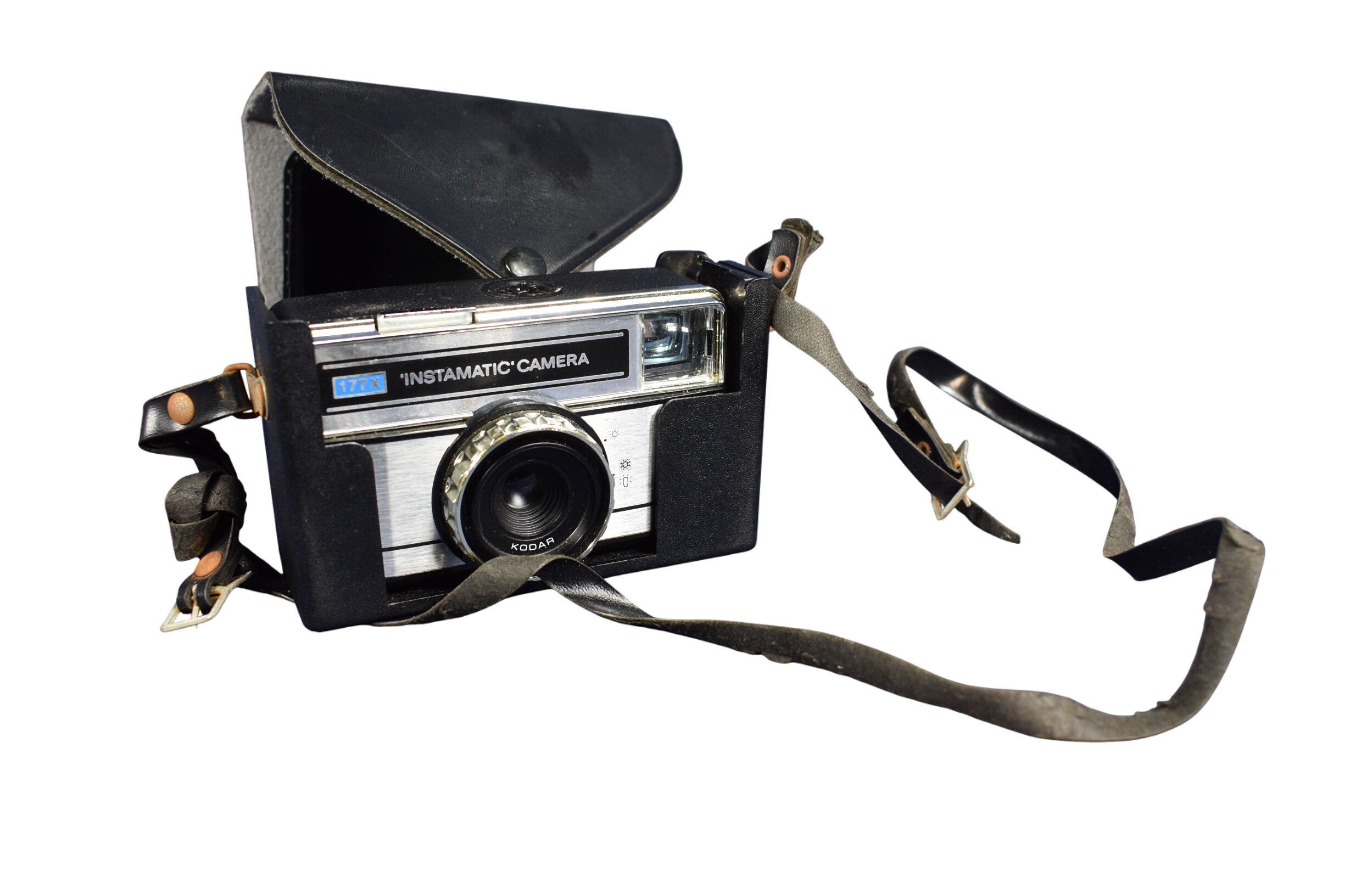 Acheter Appareil KODAK Instamatic 177 X, dans sa housse d'origine, longueur 12 et hauteur 10 cm. Bon état - 10,00 € Appareil KODAK Instamatic 177 X, dans sa housse d'origine, longueur 12 et hauteur 10 cm. Bon état reconditionné disponible sur Label Emmaüs