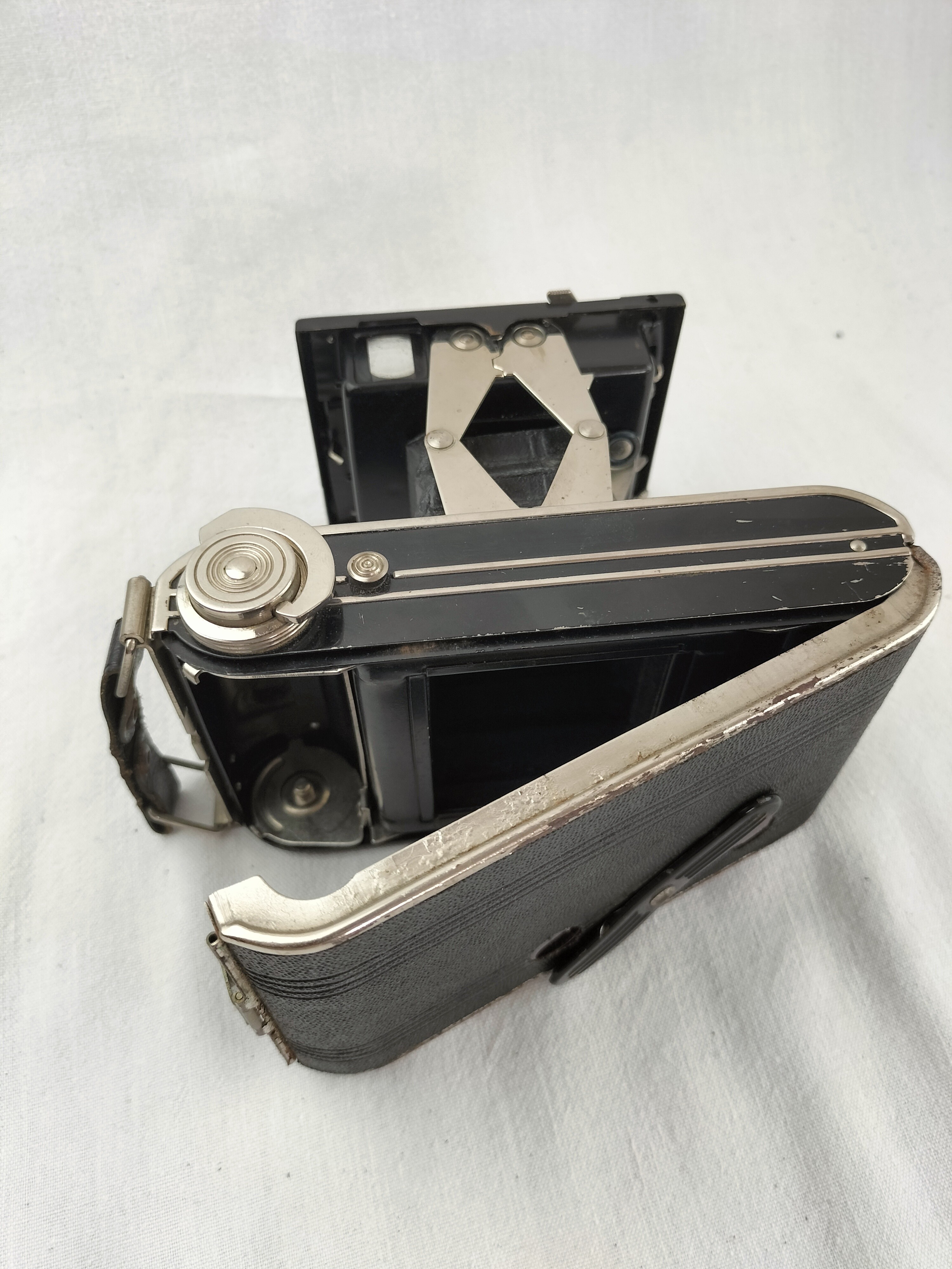Voir photo 11 de Appareil photo ancien AGFA à soufflet avec étui d'origine – Charme vintage des années 1930-1950 Appareil photo ancien AGFA à soufflet avec étui d'origine – Charme vintage des années 1930-1950 bon état reconditionné photo 11