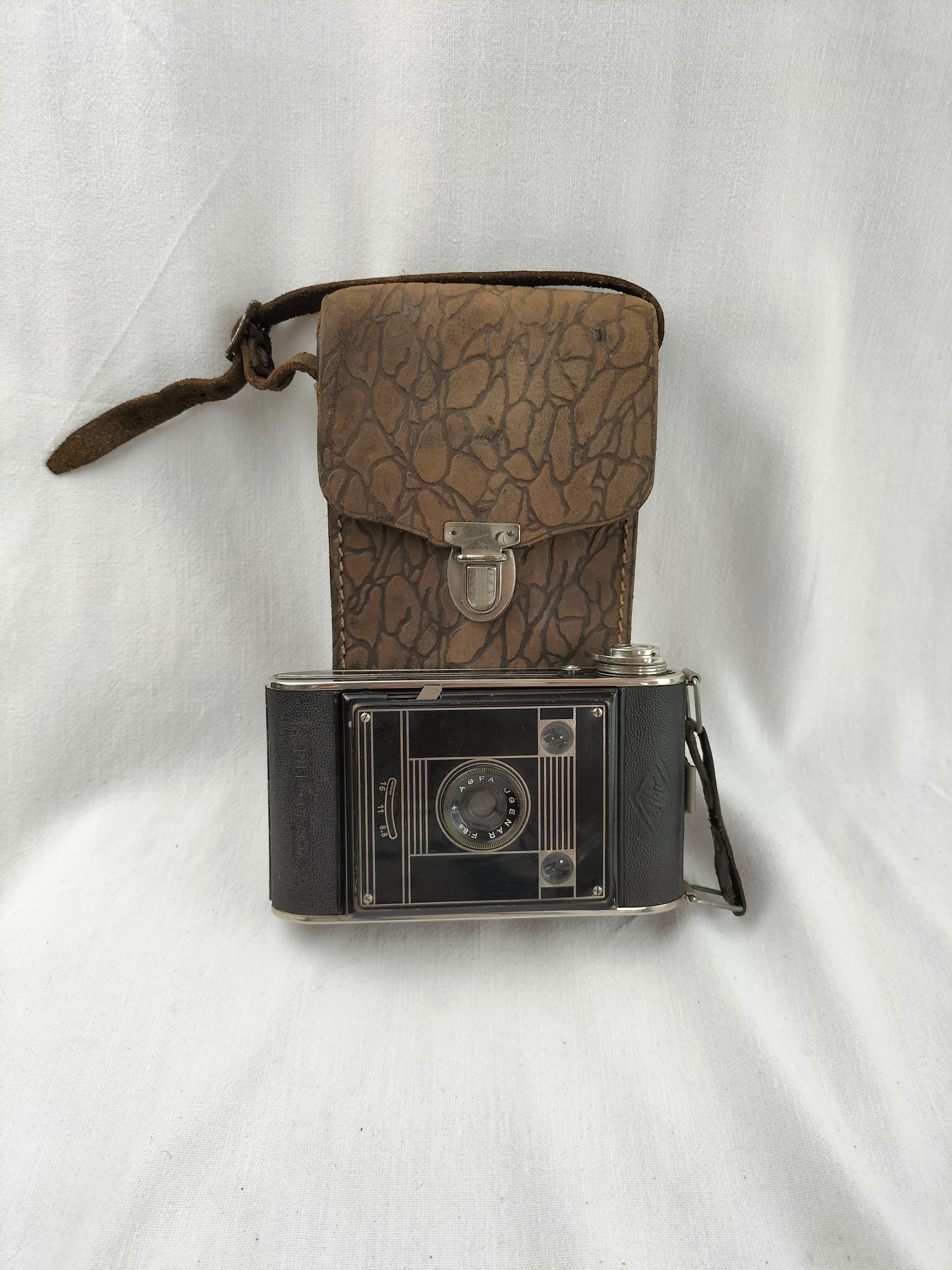 Voir photo 13 de Appareil photo ancien AGFA à soufflet avec étui d'origine – Charme vintage des années 1930-1950 Appareil photo ancien AGFA à soufflet avec étui d'origine – Charme vintage des années 1930-1950 bon état reconditionné photo 13