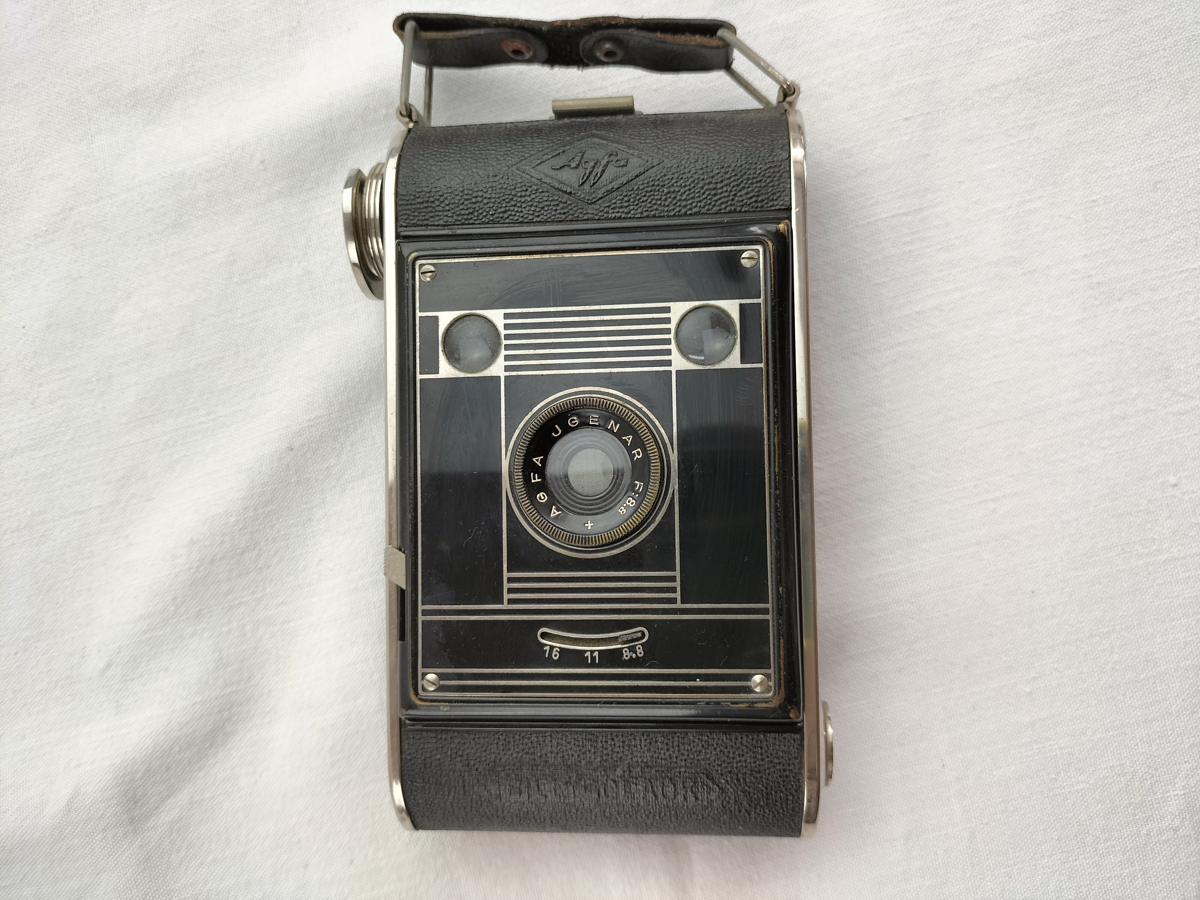 Voir photo 17 de Appareil photo ancien AGFA à soufflet avec étui d'origine – Charme vintage des années 1930-1950 Appareil photo ancien AGFA à soufflet avec étui d'origine – Charme vintage des années 1930-1950 bon état reconditionné photo 17