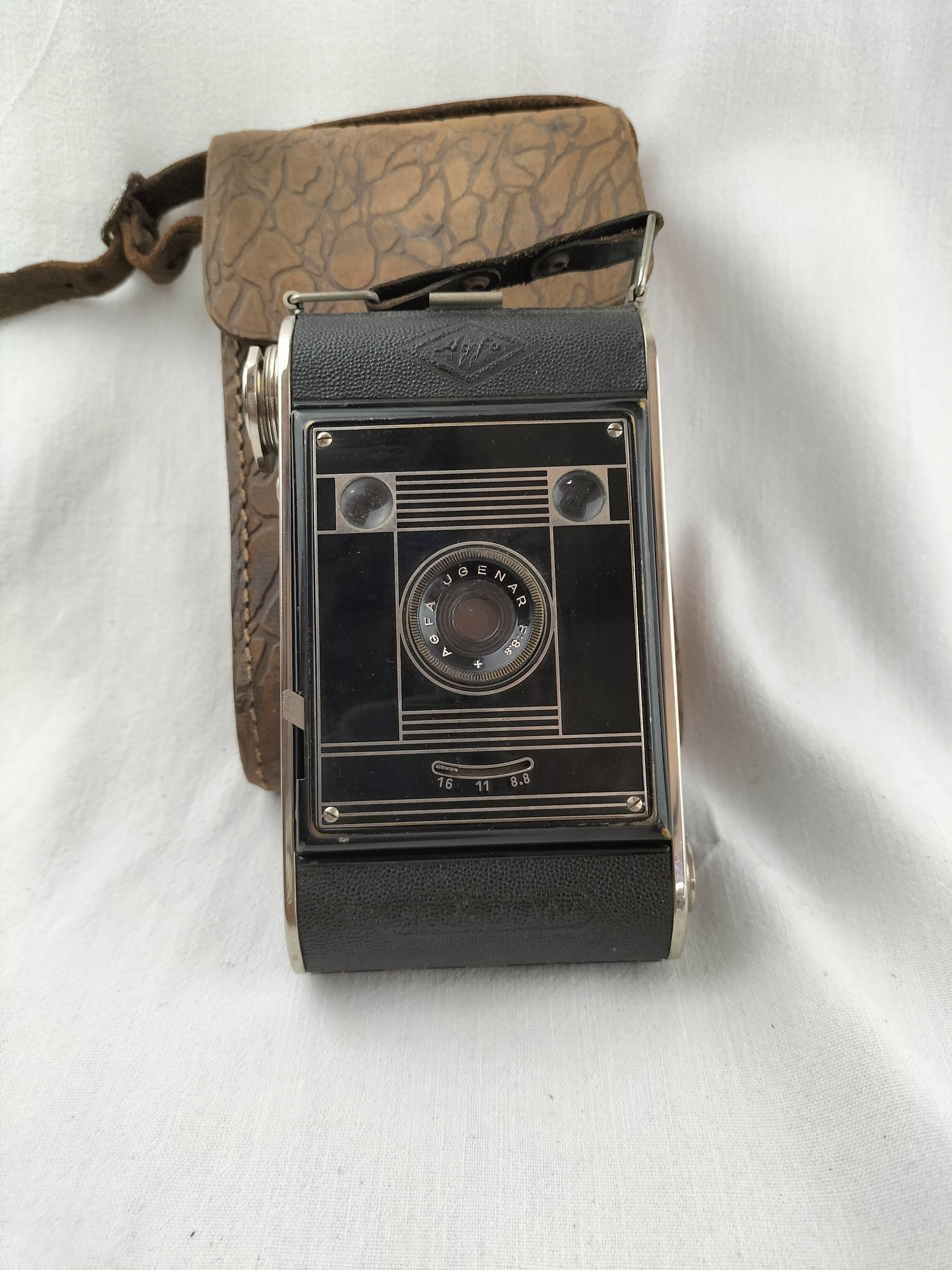 Voir photo 3 de Appareil photo ancien AGFA à soufflet avec étui d'origine – Charme vintage des années 1930-1950 Appareil photo ancien AGFA à soufflet avec étui d'origine – Charme vintage des années 1930-1950 bon état reconditionné photo 3