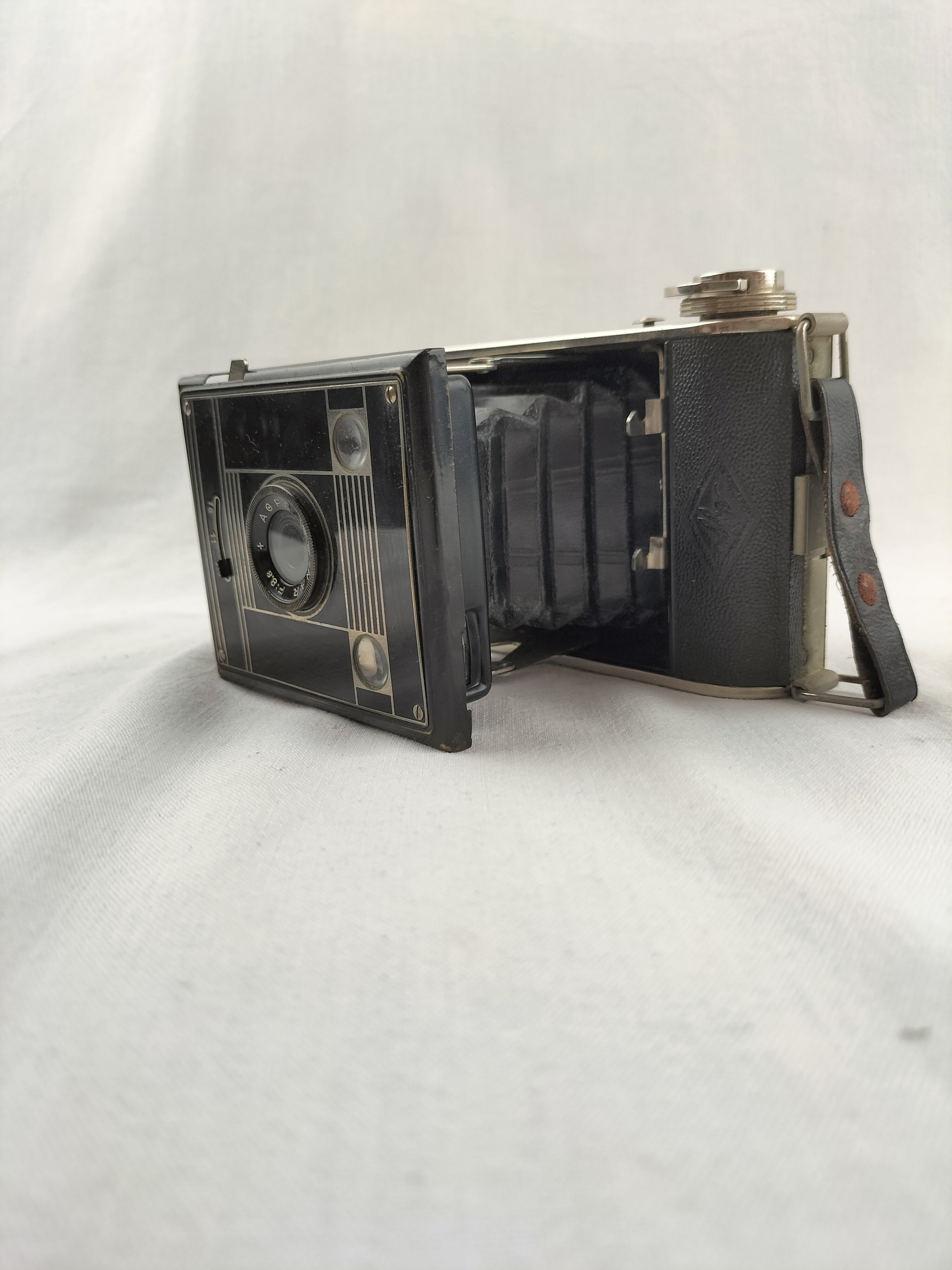 Voir photo 4 de Appareil photo ancien AGFA à soufflet avec étui d'origine – Charme vintage des années 1930-1950 Appareil photo ancien AGFA à soufflet avec étui d'origine – Charme vintage des années 1930-1950 bon état reconditionné photo 4