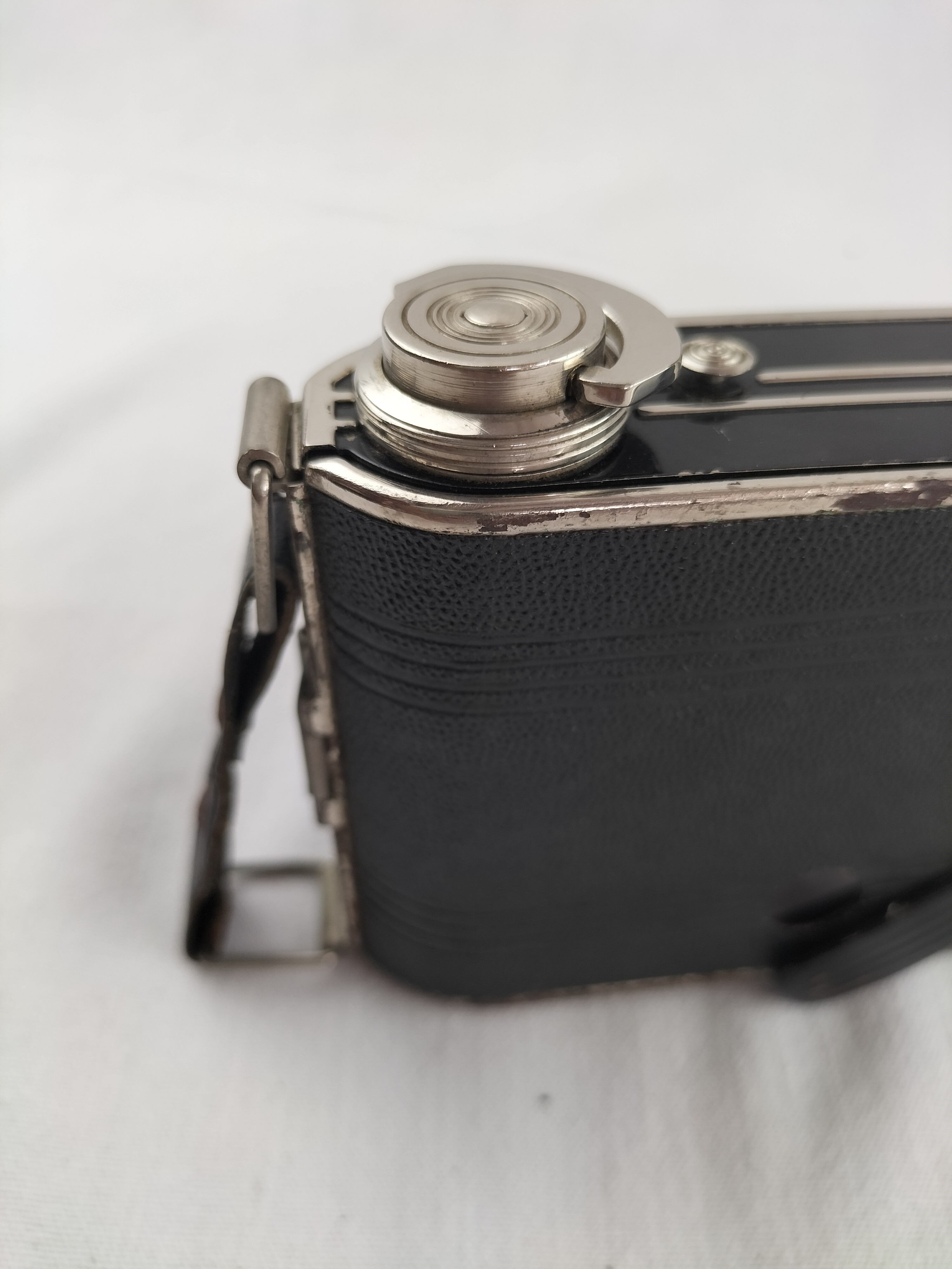 Voir photo 9 de Appareil photo ancien AGFA à soufflet avec étui d'origine – Charme vintage des années 1930-1950 Appareil photo ancien AGFA à soufflet avec étui d'origine – Charme vintage des années 1930-1950 bon état reconditionné photo 9