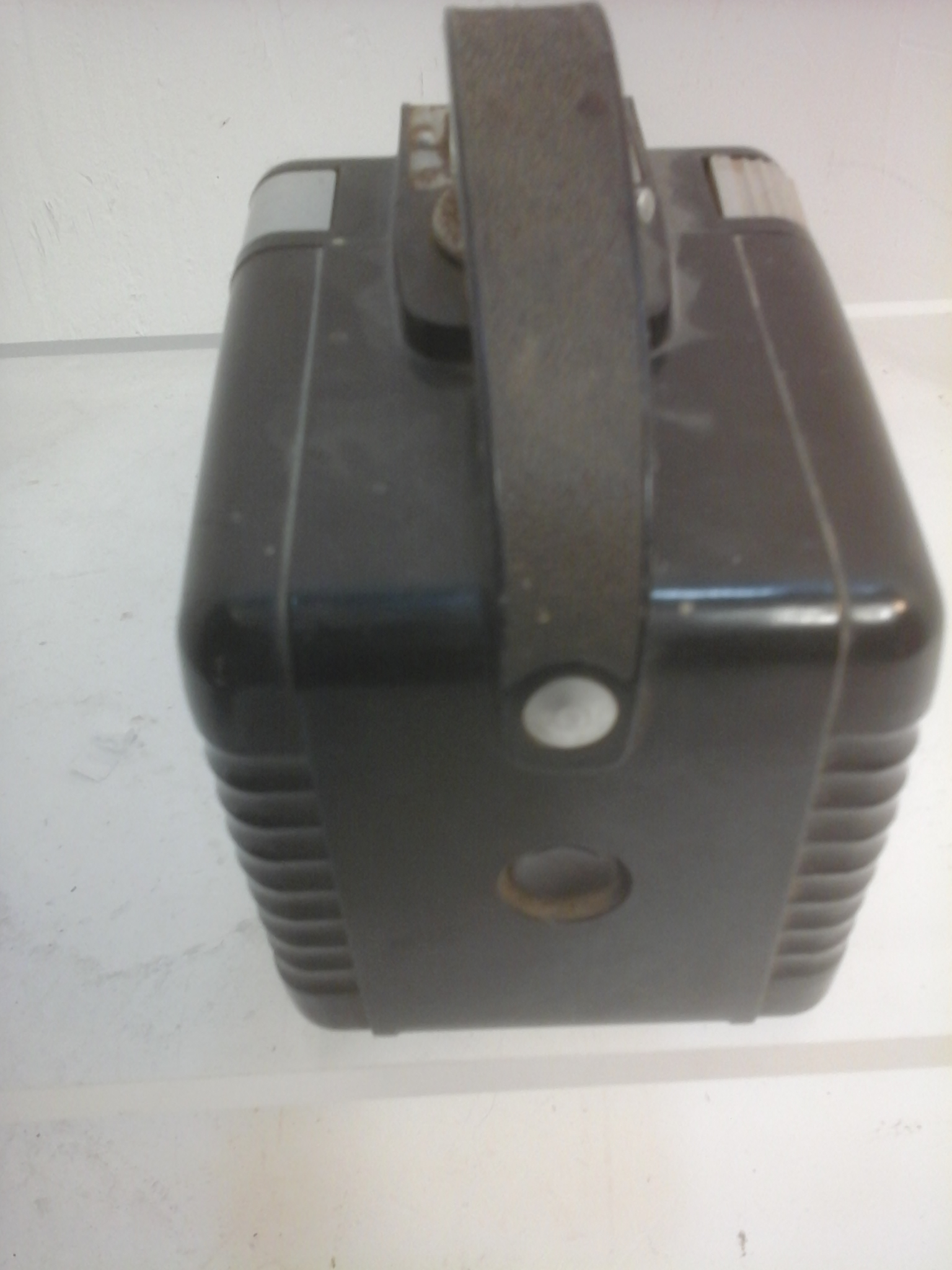 Voir photo 4 de Appareil photo ancien Kodak Brownie Flash - Années 50 - Made in France Appareil photo ancien Kodak Brownie Flash - Années 50 - Made in France Bon état reconditionné photo 4
