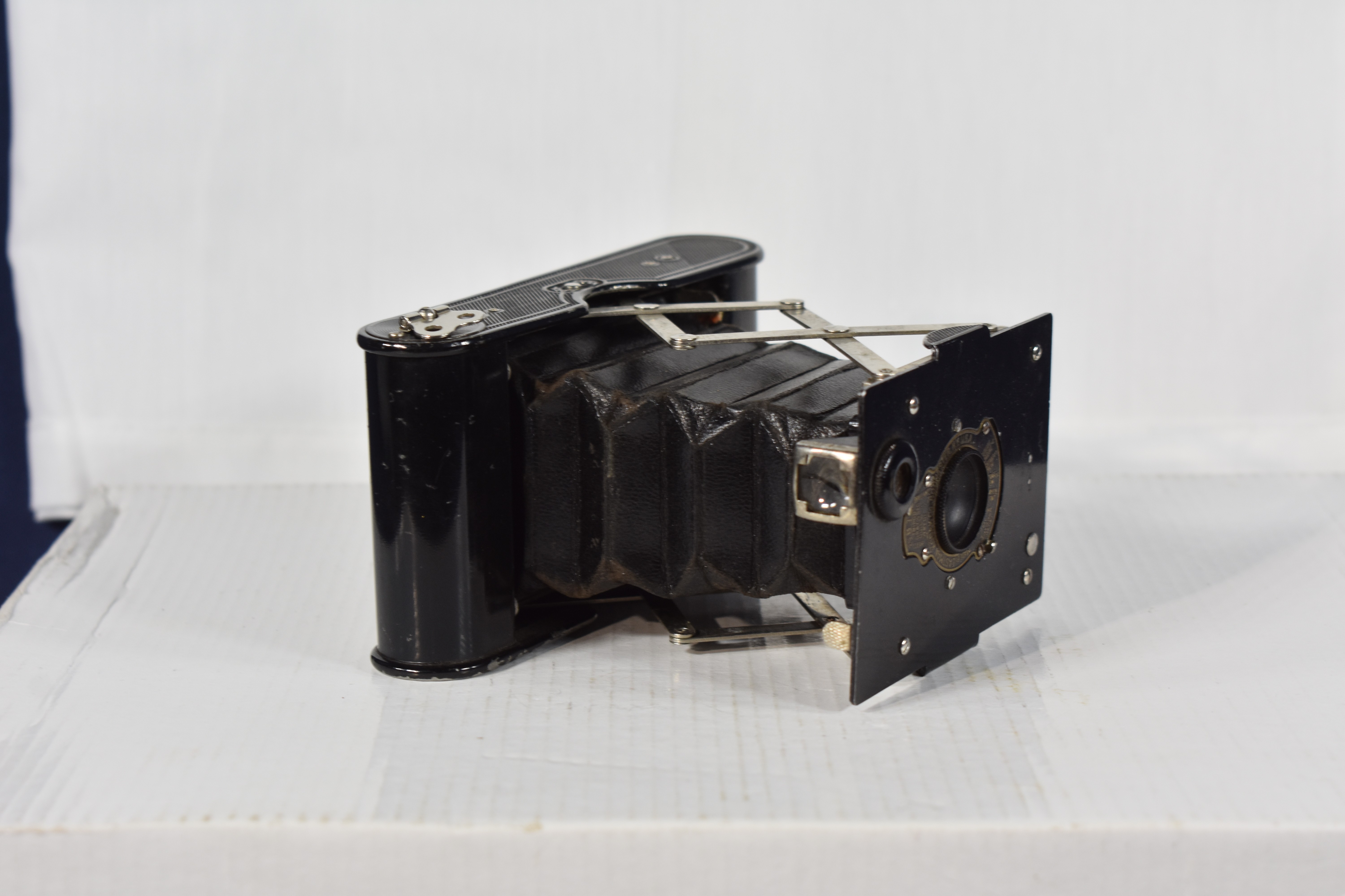 Voir photo 4 de Appareil photo ancien KODAK EASTMAN - Long 12, larg 6 Haut 2.5 cm Appareil photo ancien KODAK EASTMAN - Long 12, larg 6 Haut 2.5 cm état correct reconditionné photo 4