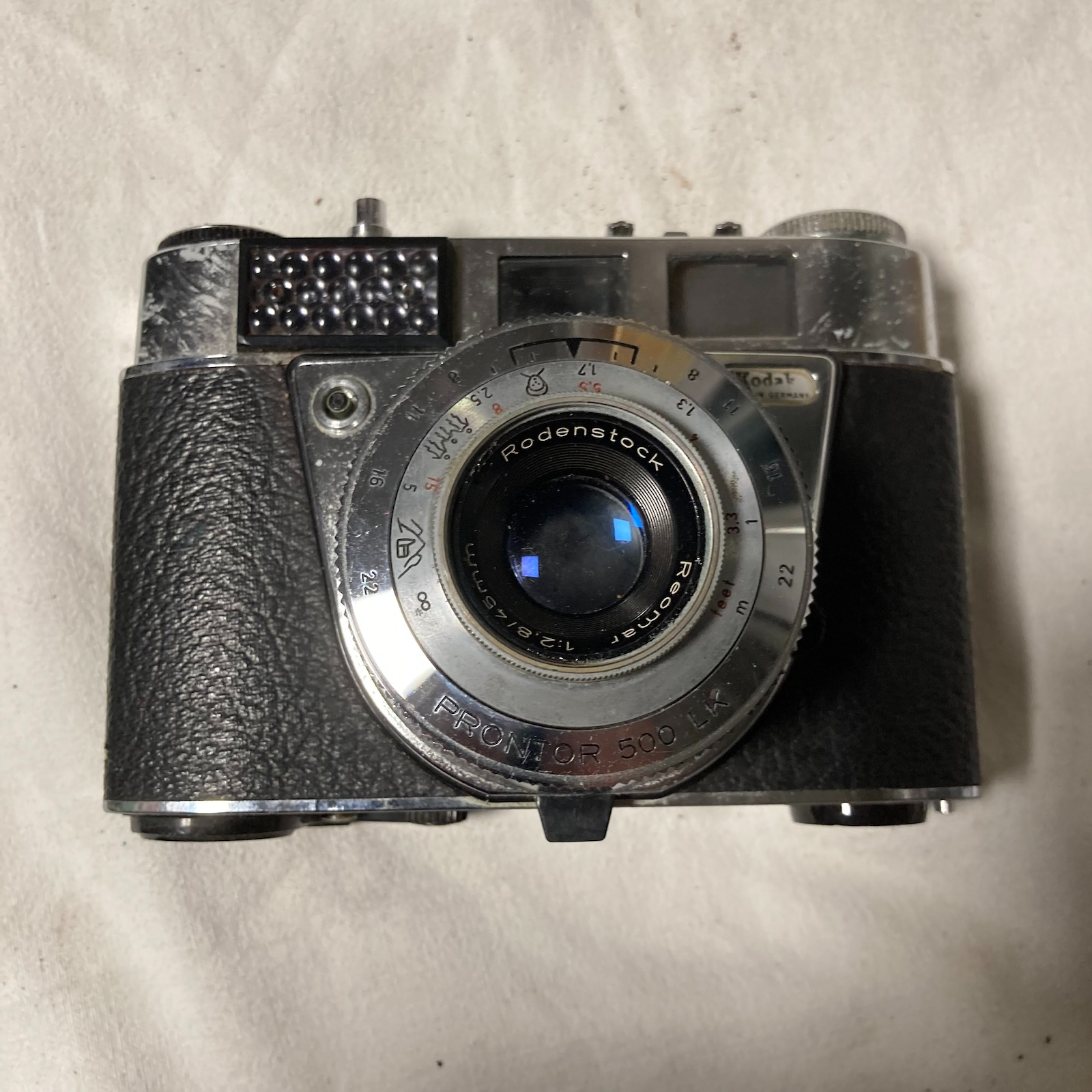 Appareil photo ancien - Modèle KODAK RETINETTE 1B 1:2.8 / 45mm RODENSTOCK état correct - 21,00 € Appareil photo ancien - Modèle KODAK RETINETTE 1B 1:2.8 / 45mm RODENSTOCK état correct reconditionné disponible sur Label Emmaüs