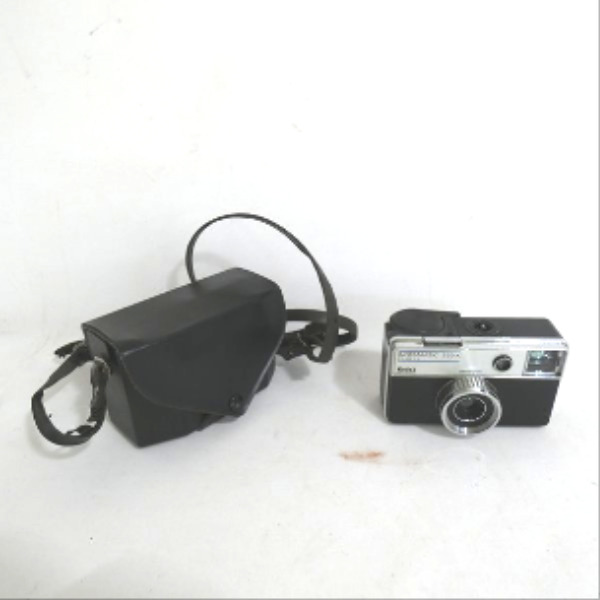 Voir photo 2 de Appareil photo argentique Kodak Instamatic 333-X electronic Appareil photo argentique Kodak Instamatic 333-X electronic Très bon état reconditionné photo 2