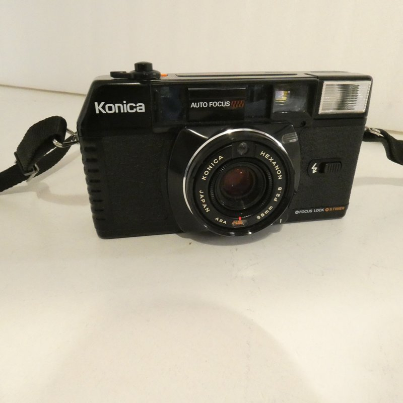 Voir photo 2 de Appareil photo argentique KONICA C35 MF Auto focus | Dero Appareil photo argentique KONICA C35 MF Auto focus Bon état reconditionné photo 2 | Dero