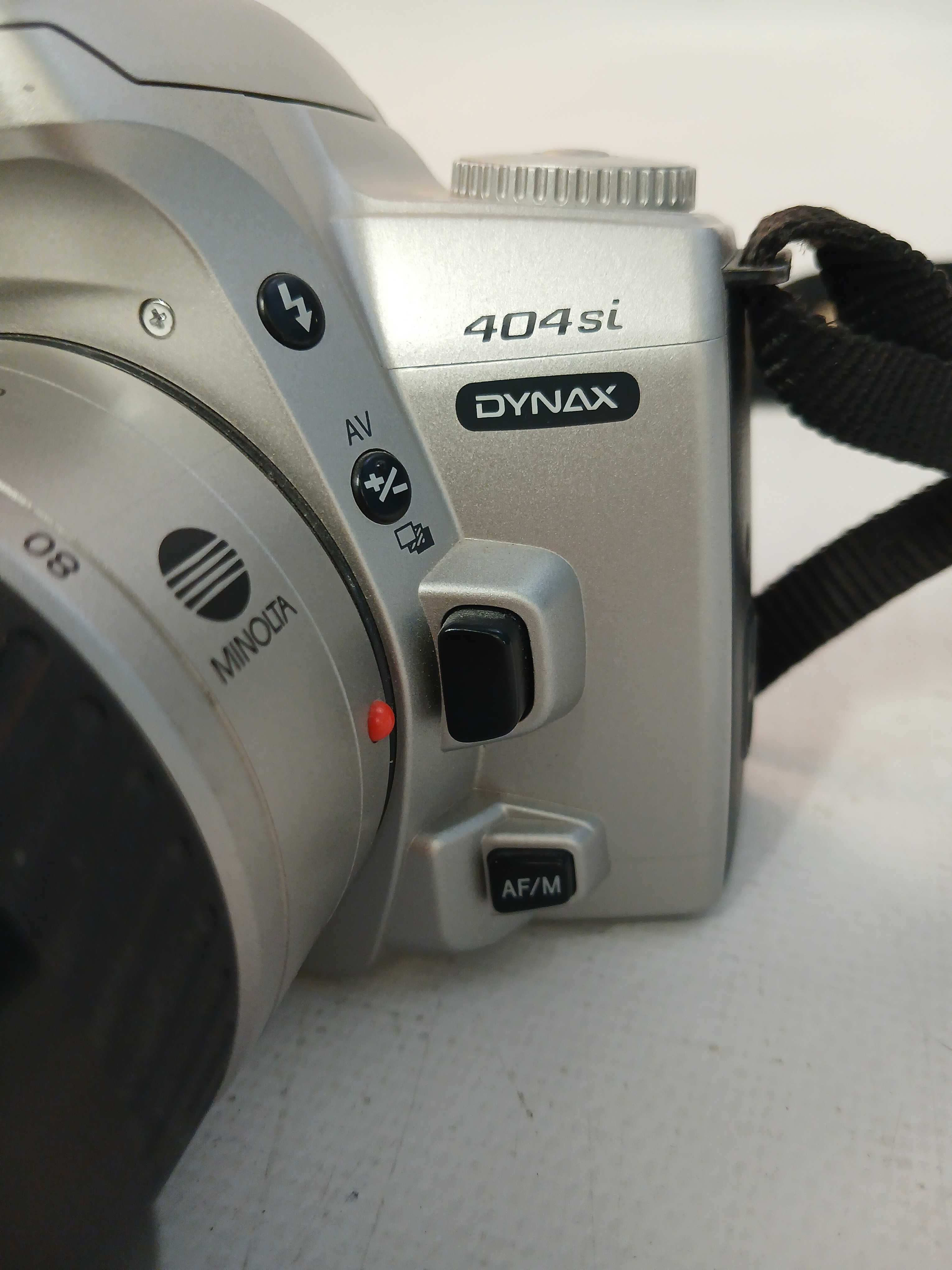 Voir photo 3 de Appareil photo argentique Minolta Dynax 404si Appareil photo argentique Minolta Dynax 404si bon état reconditionné photo 3