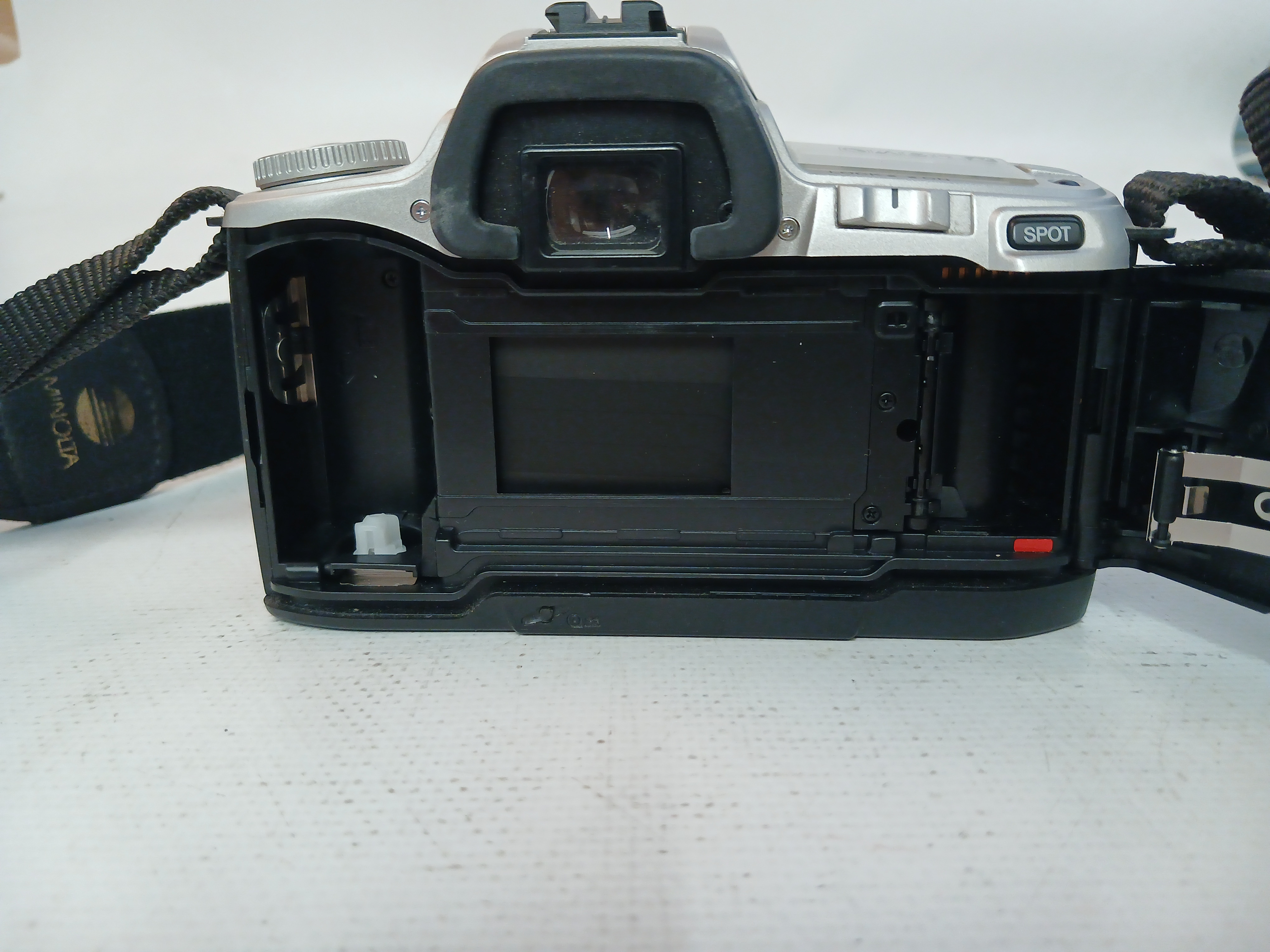Voir photo 5 de Appareil photo argentique Minolta Dynax 404si Appareil photo argentique Minolta Dynax 404si bon état reconditionné photo 5