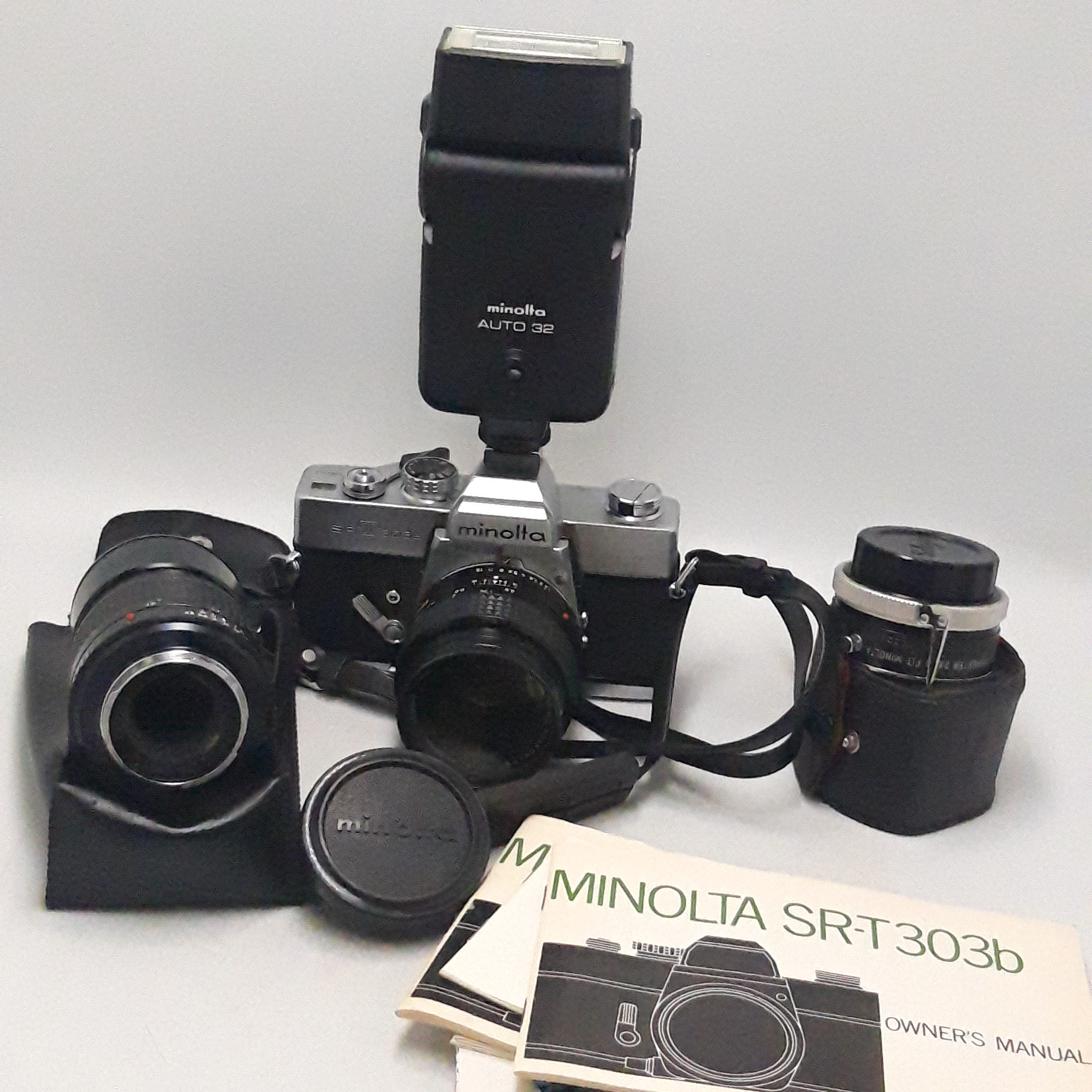 Voir photo 10 de Appareil photo argentique Minolta SR-T 303b vintage + 2 objectifs + sacoche Appareil photo argentique Minolta SR-T 303b vintage + 2 objectifs + sacoche Bon état reconditionné photo 10