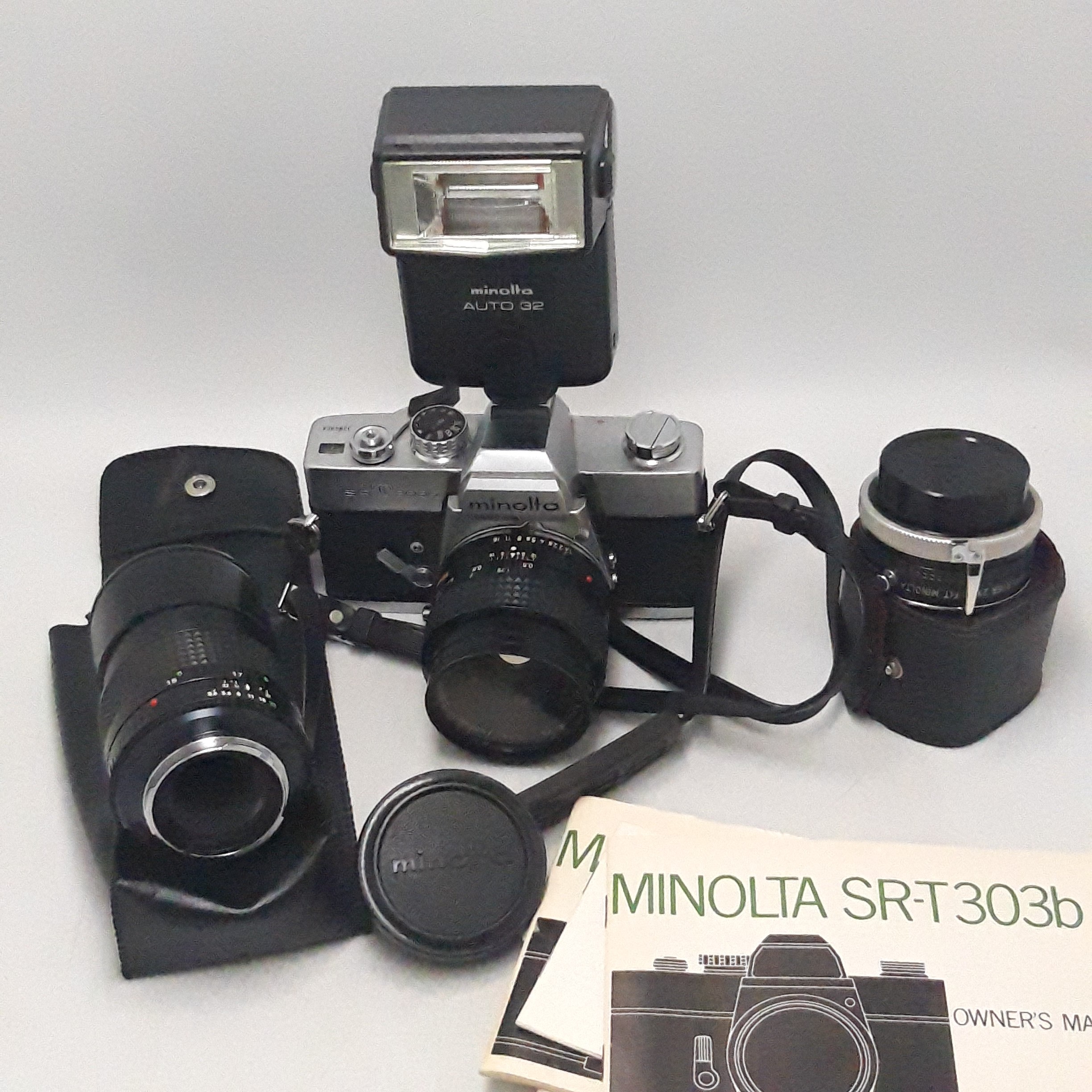 Voir photo 14 de Appareil photo argentique Minolta SR-T 303b vintage + 2 objectifs + sacoche Appareil photo argentique Minolta SR-T 303b vintage + 2 objectifs + sacoche Bon état reconditionné photo 14