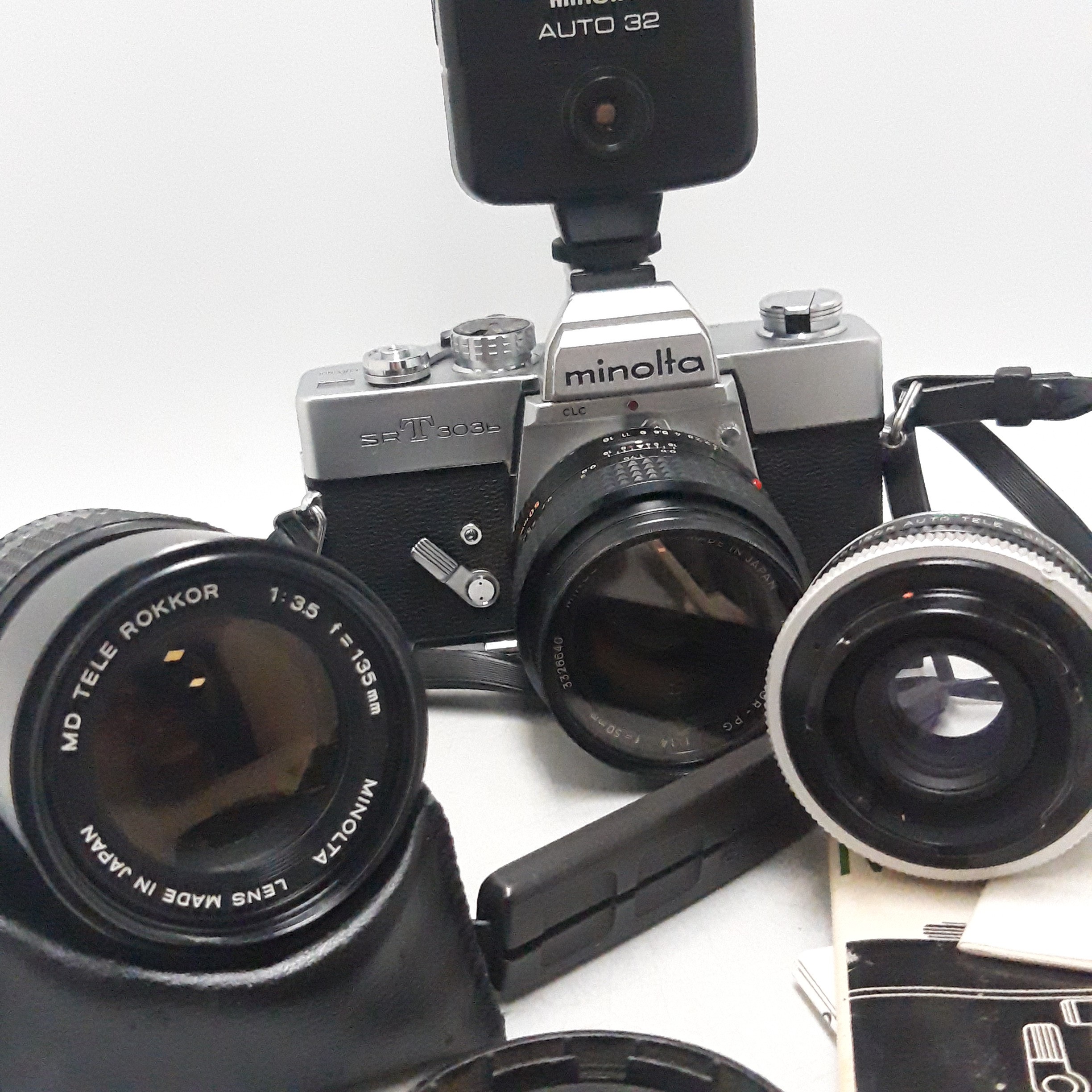 Voir photo 4 de Appareil photo argentique Minolta SR-T 303b vintage + 2 objectifs + sacoche Appareil photo argentique Minolta SR-T 303b vintage + 2 objectifs + sacoche Bon état reconditionné photo 4